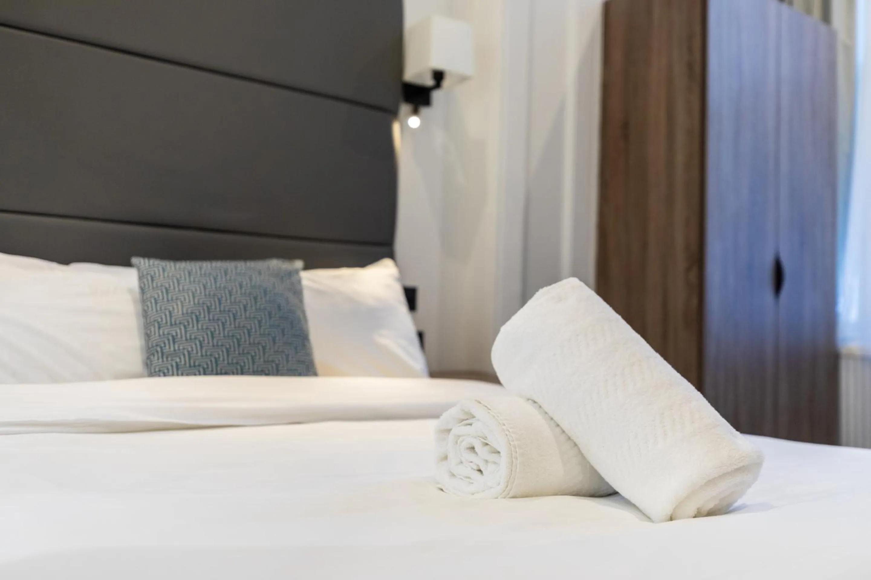 Bedroom, Bed in The Chapter Hotels - The J Hyde Park