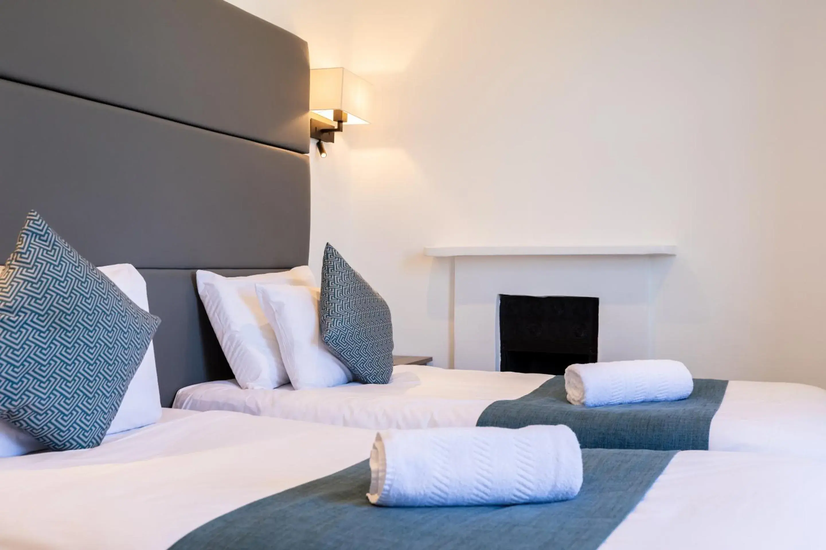 Deluxe Twin Room in The J Hyde Park Hotel Deluxe Twin Room in The J Hyde Park Hotel