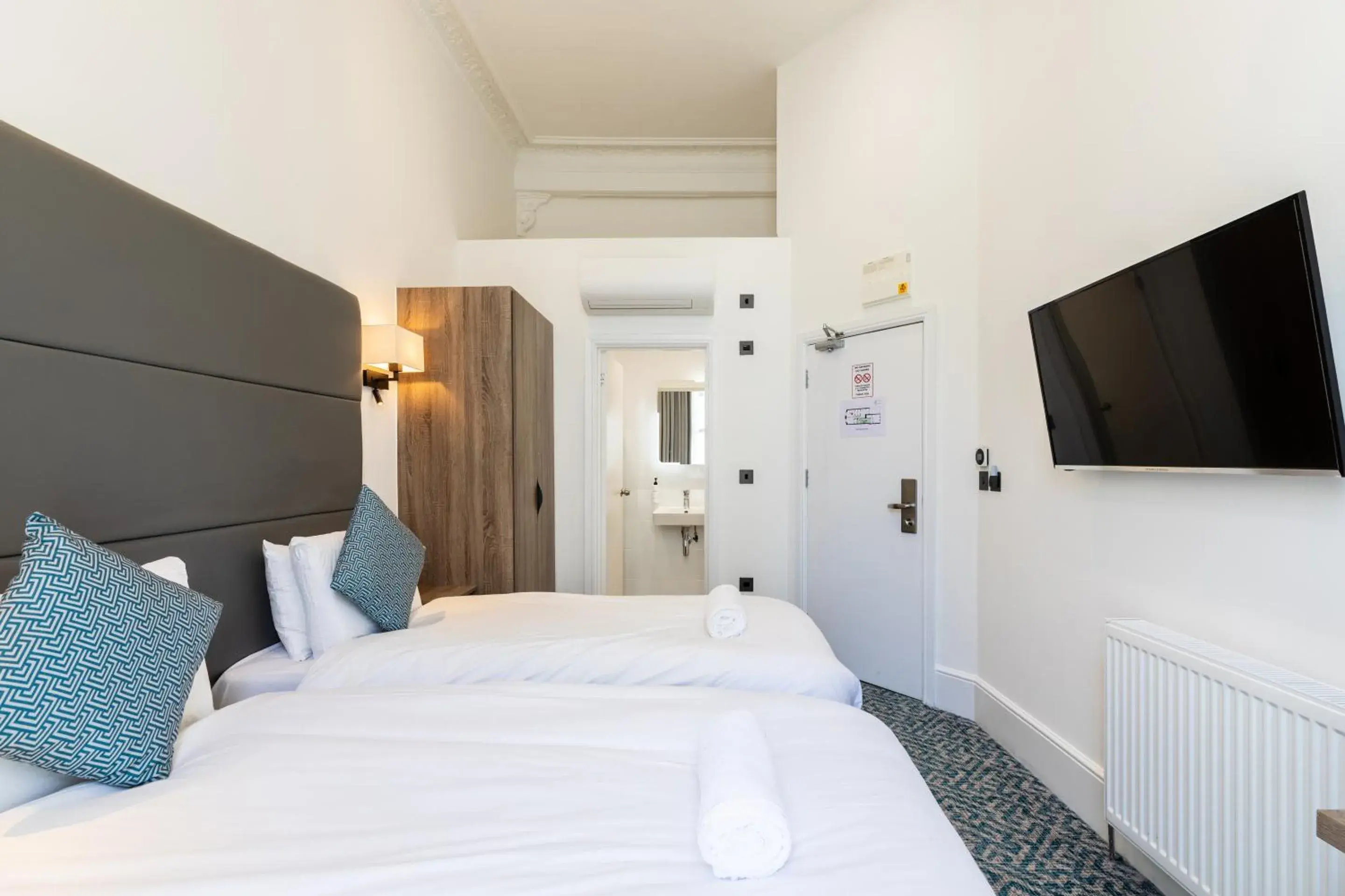 Deluxe Twin Room in The J Hyde Park Hotel Deluxe Twin Room in The J Hyde Park Hotel