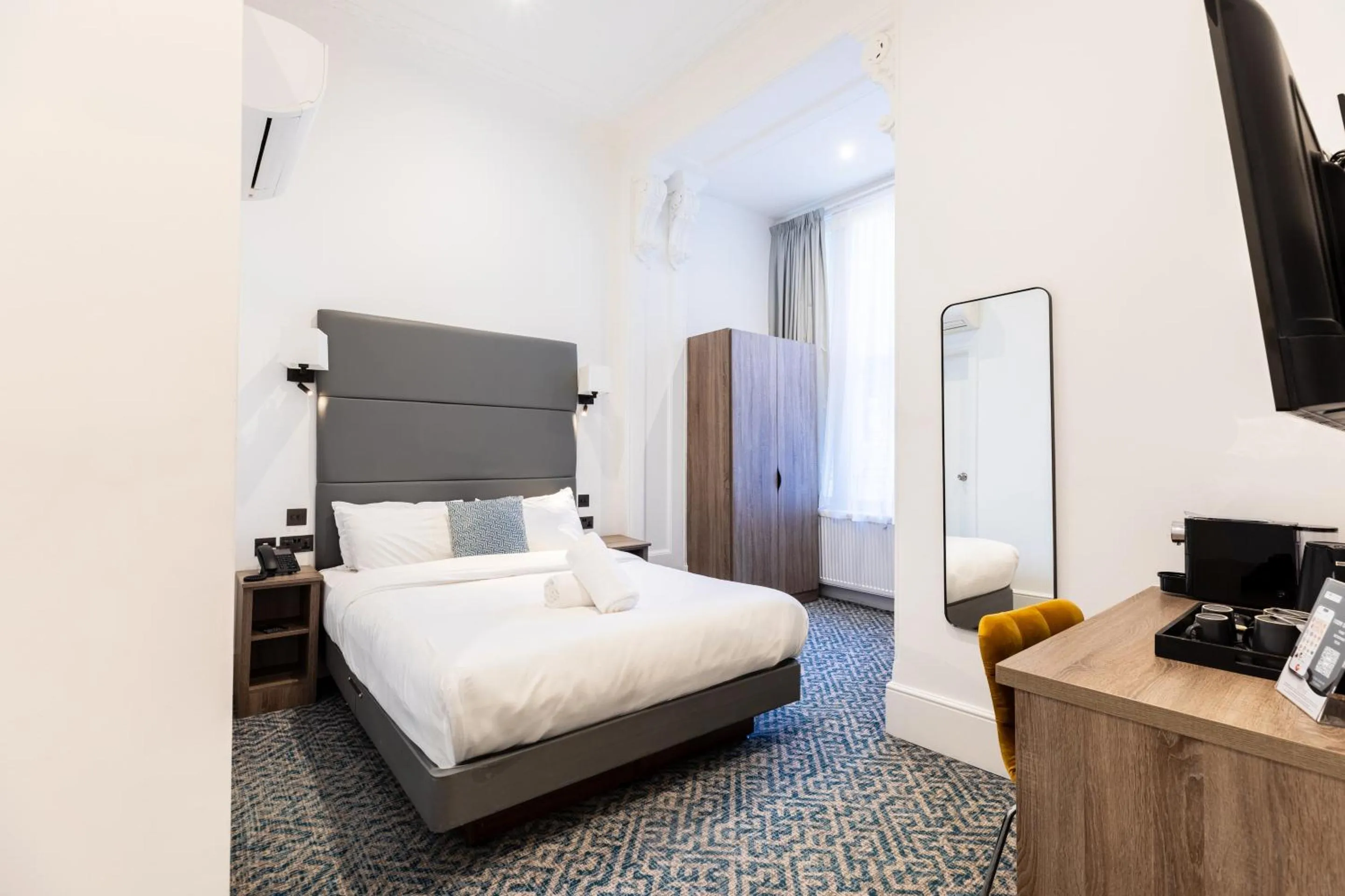 Bedroom, Bed in The Chapter Hotels - The J Hyde Park