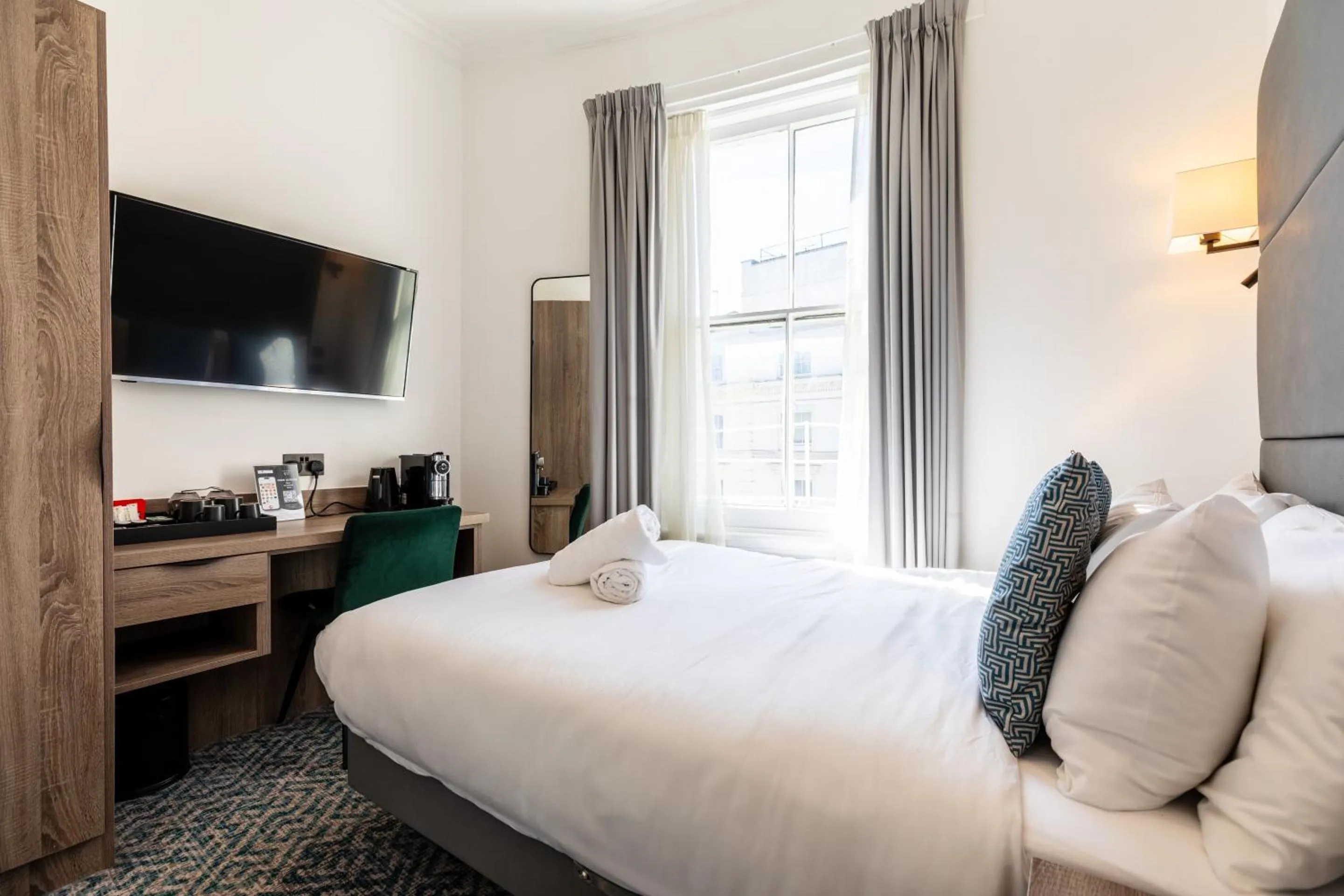 Bedroom, Bed in The Chapter Hotels - The J Hyde Park