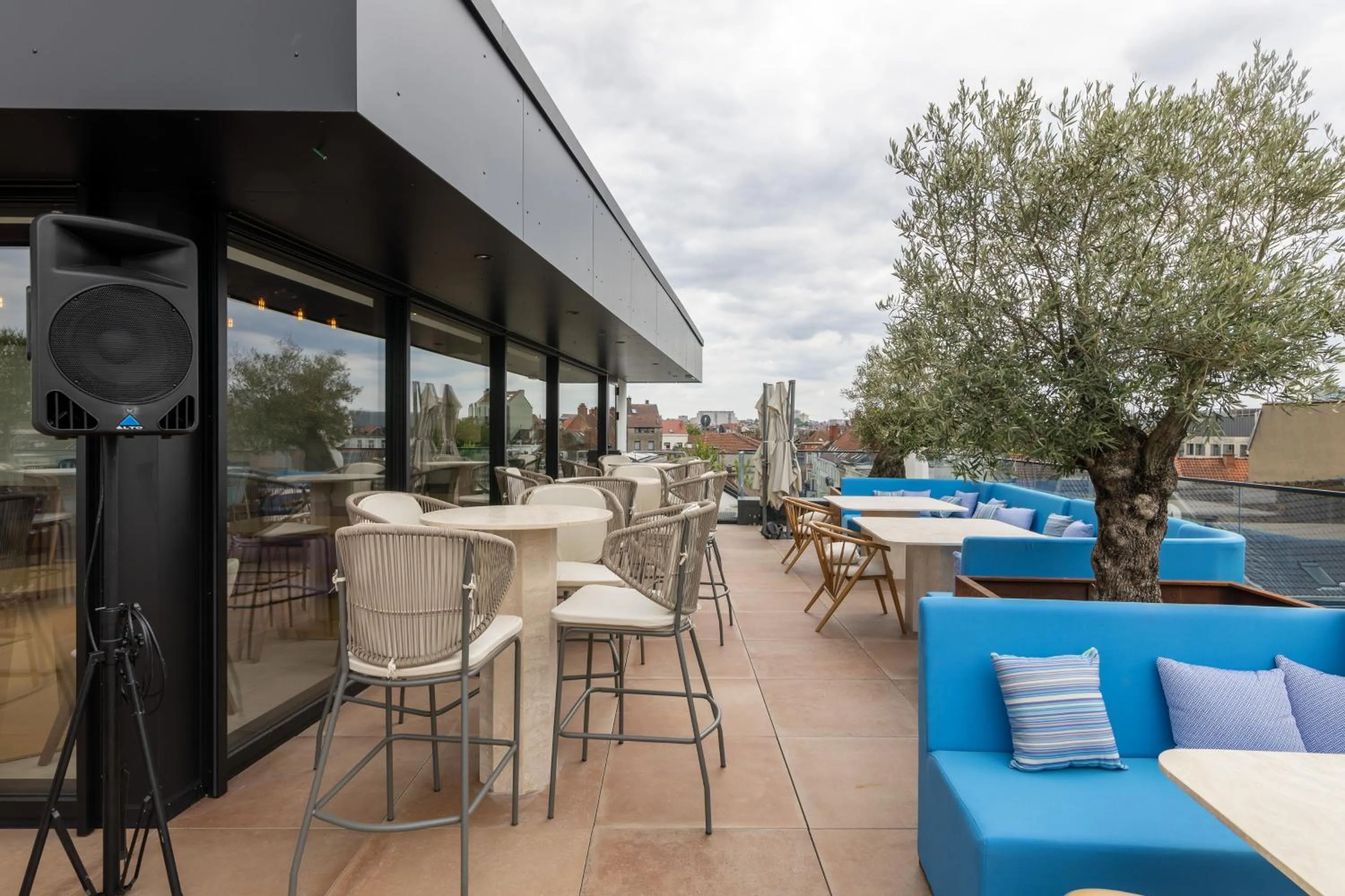 Lounge or bar in The Liman Hotel