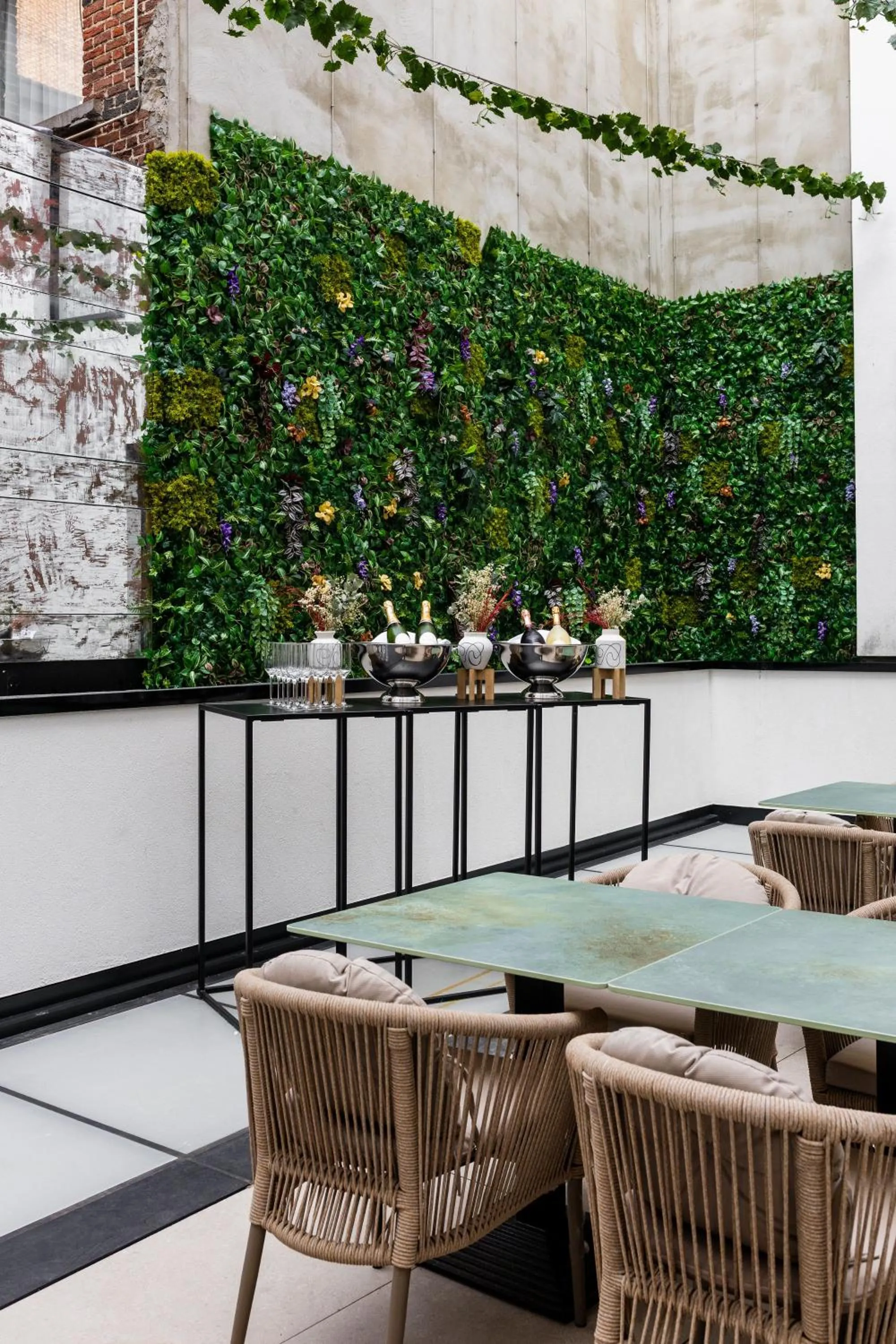 Restaurant/places to eat in The Liman Hotel