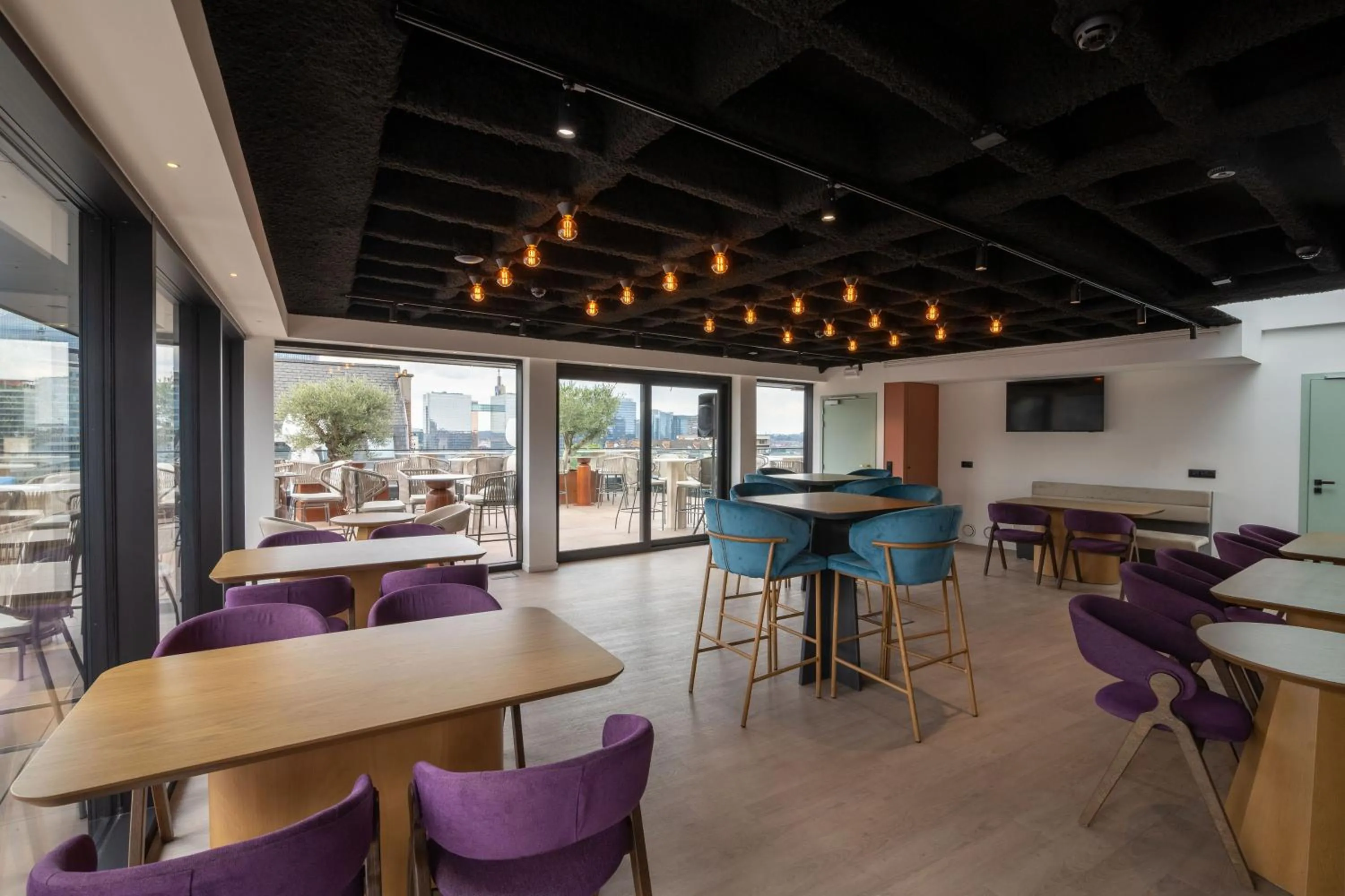 Lounge or bar in The Liman Hotel