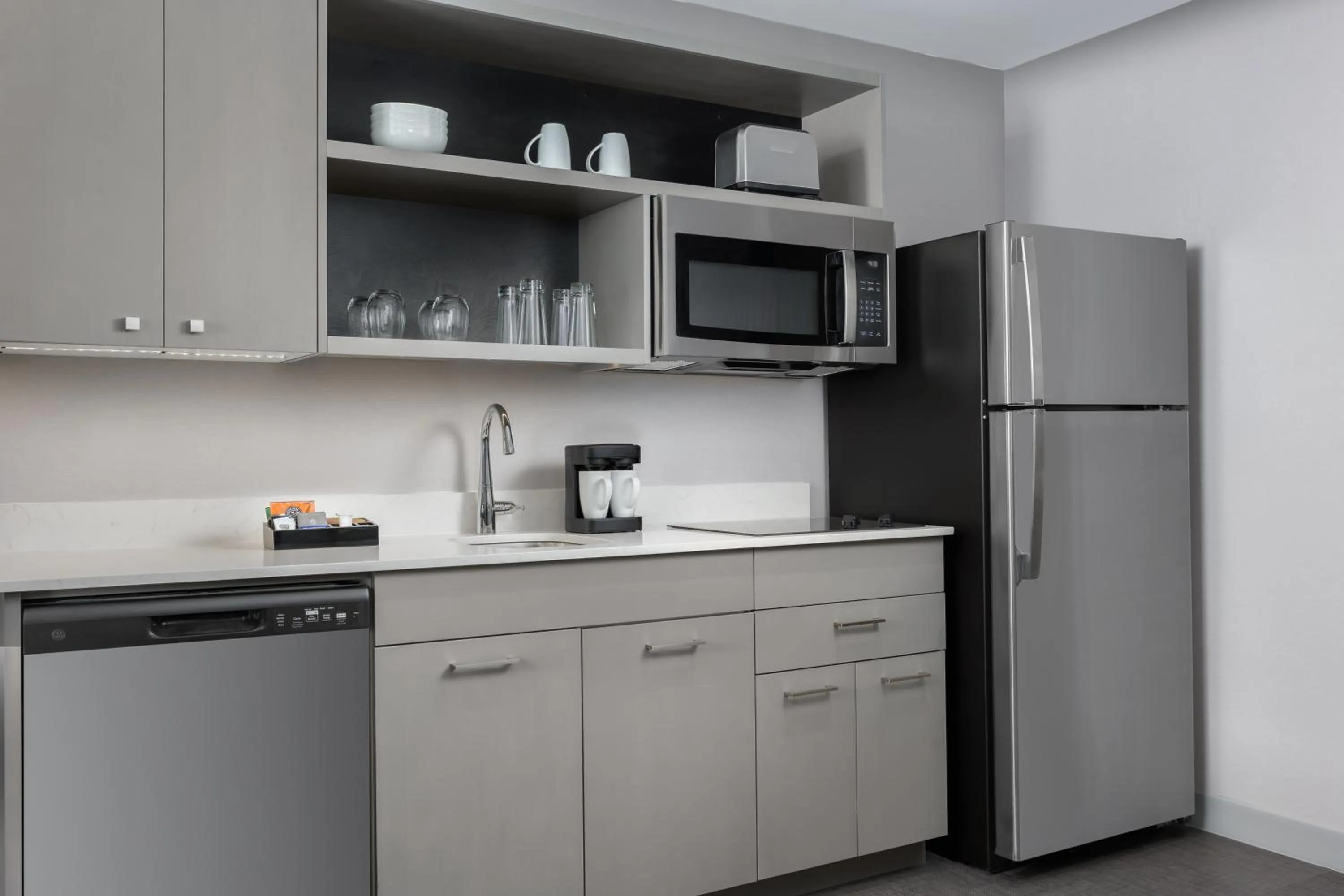 Kitchen or kitchenette in Homewood Suites By Hilton Newport Cincinnati