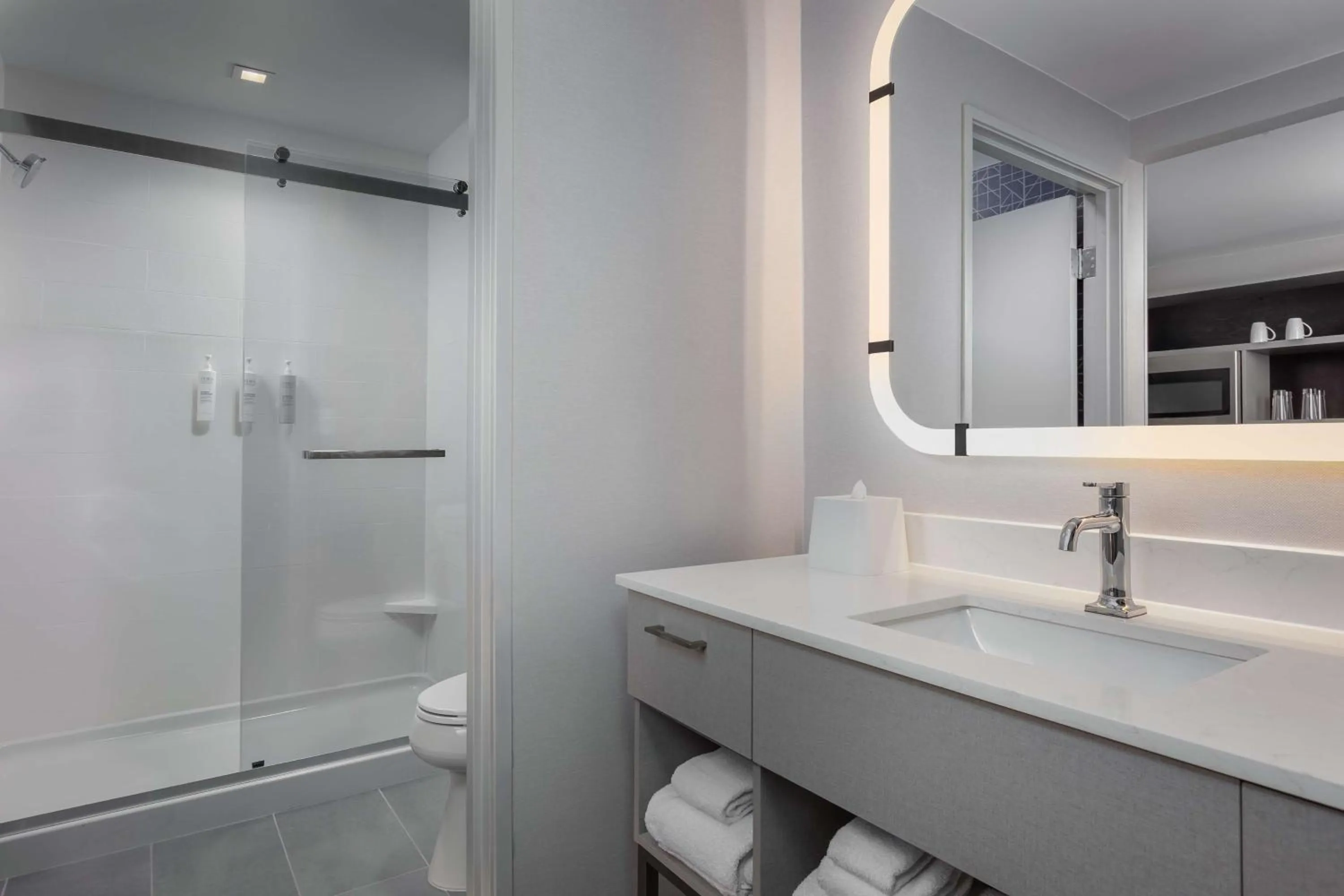 Bathroom in Homewood Suites By Hilton Newport Cincinnati