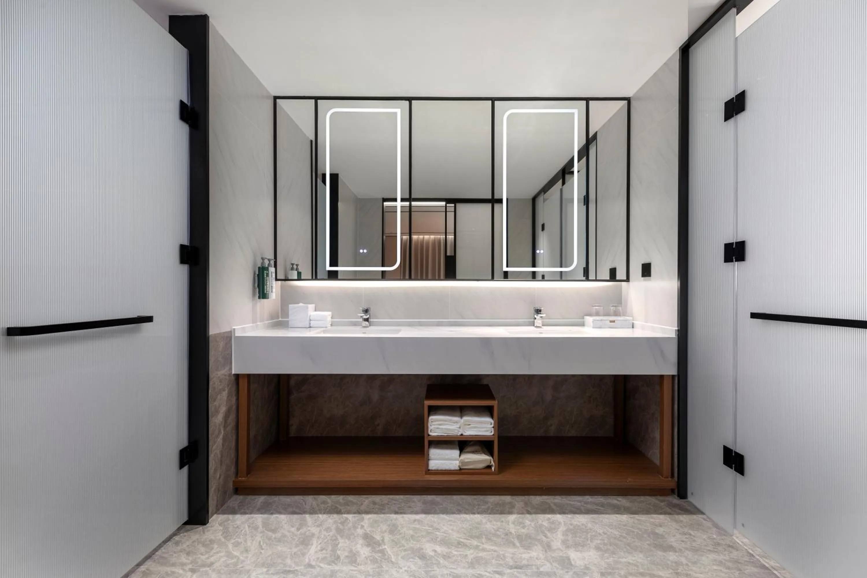 Bathroom in Hilton Garden Inn Xingyi Wanfenglin