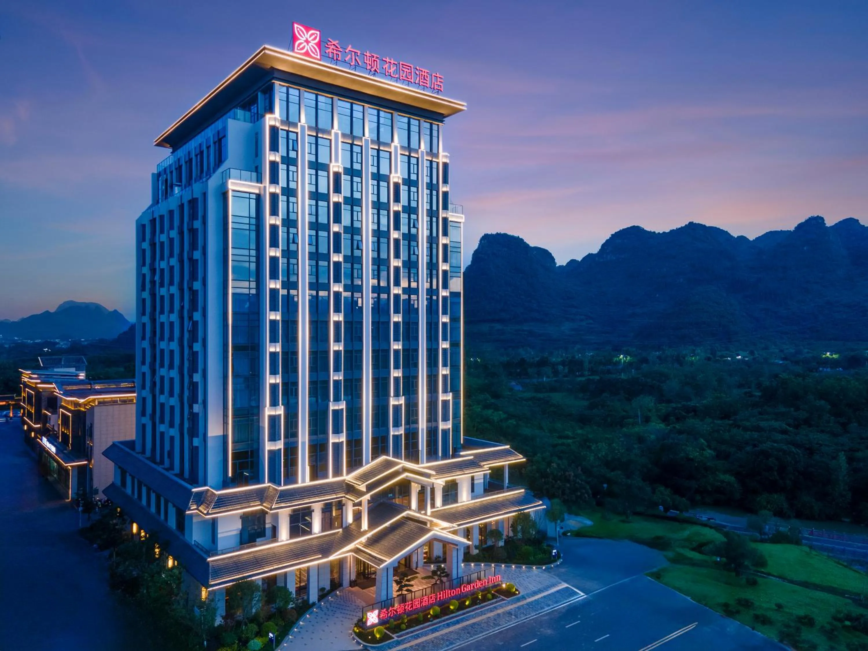 Property building in Hilton Garden Inn Xingyi Wanfenglin