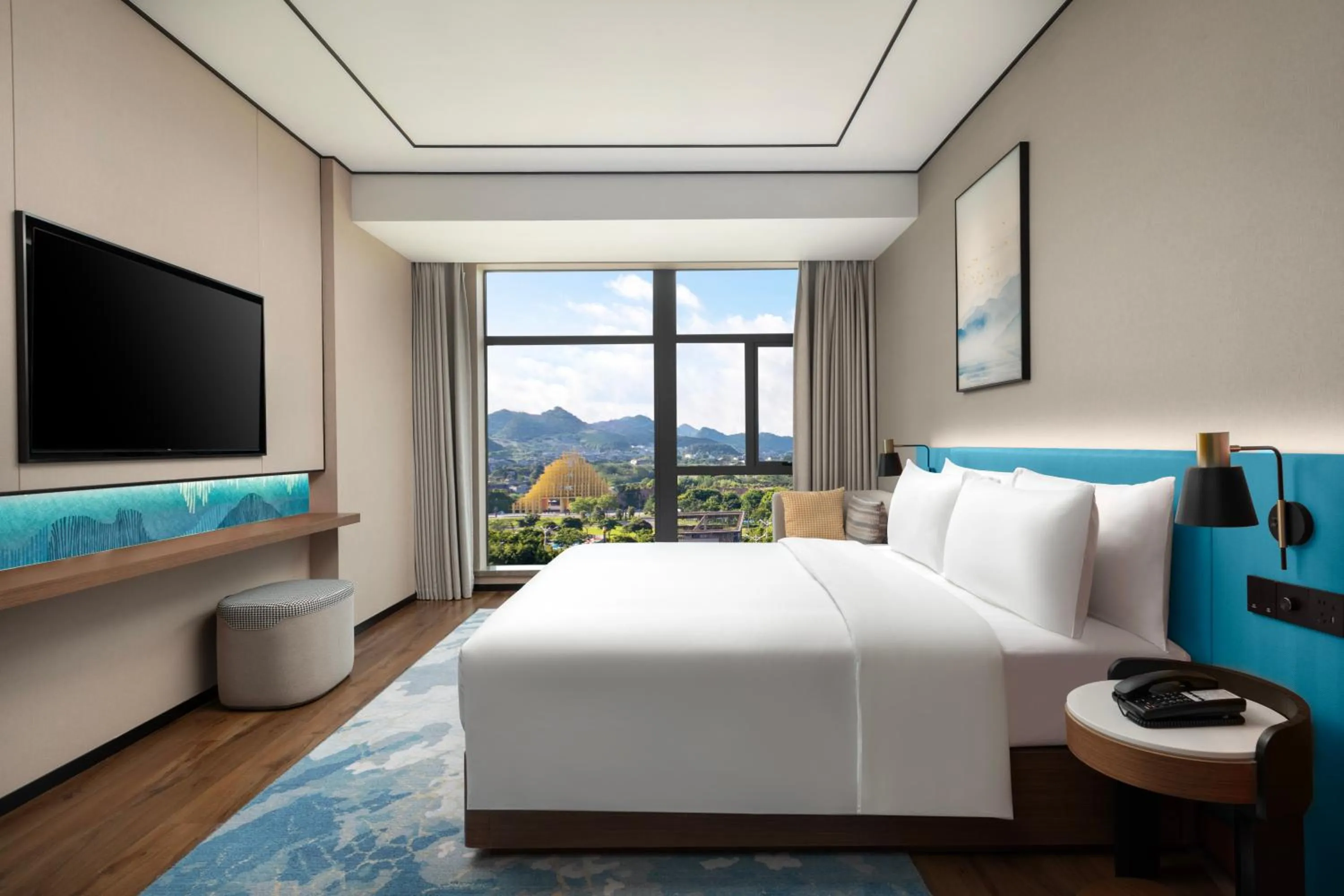 Photo of the whole room, Bed in Hilton Garden Inn Xingyi Wanfenglin