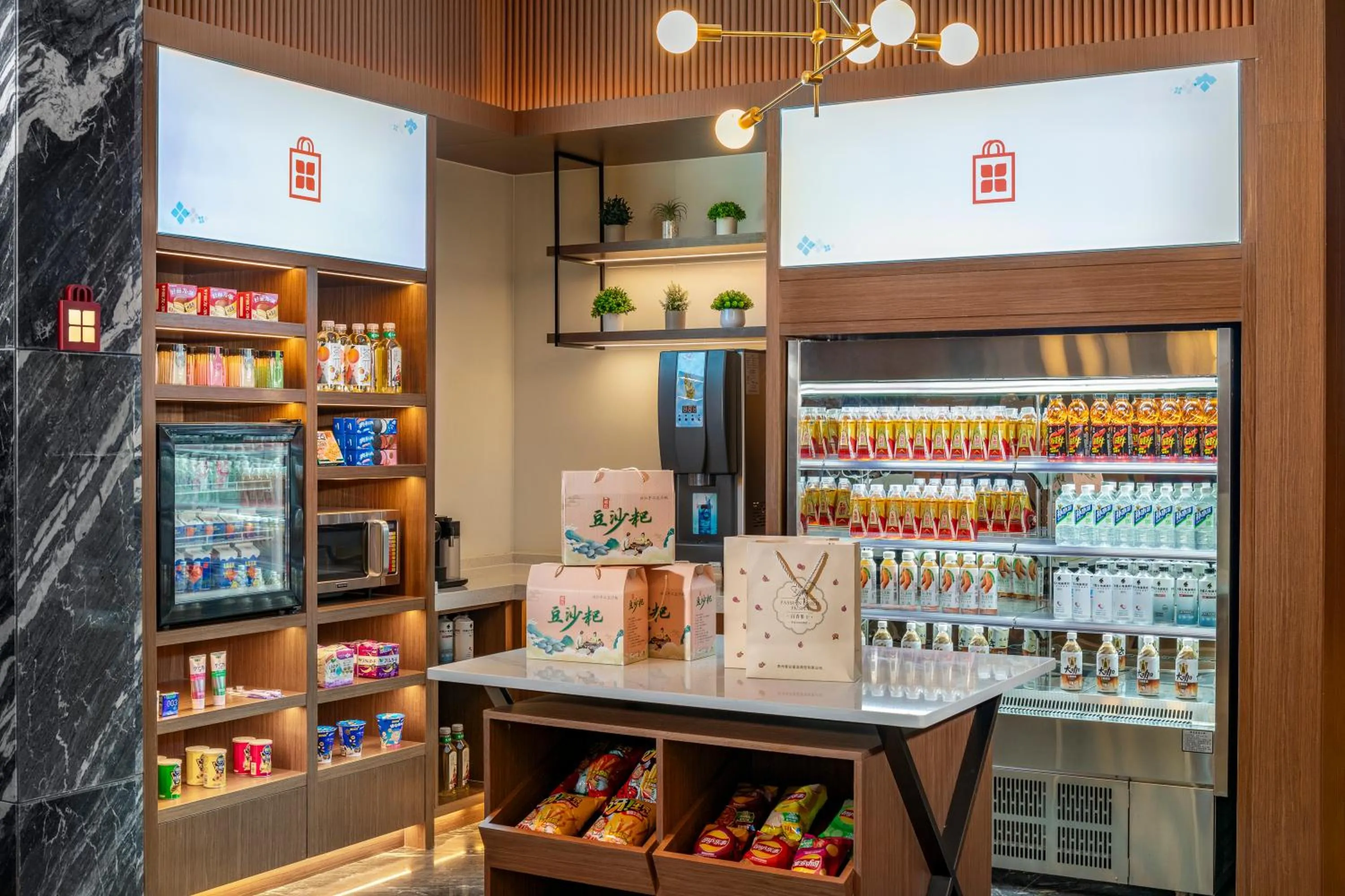 On-site shops in Hilton Garden Inn Xingyi Wanfenglin