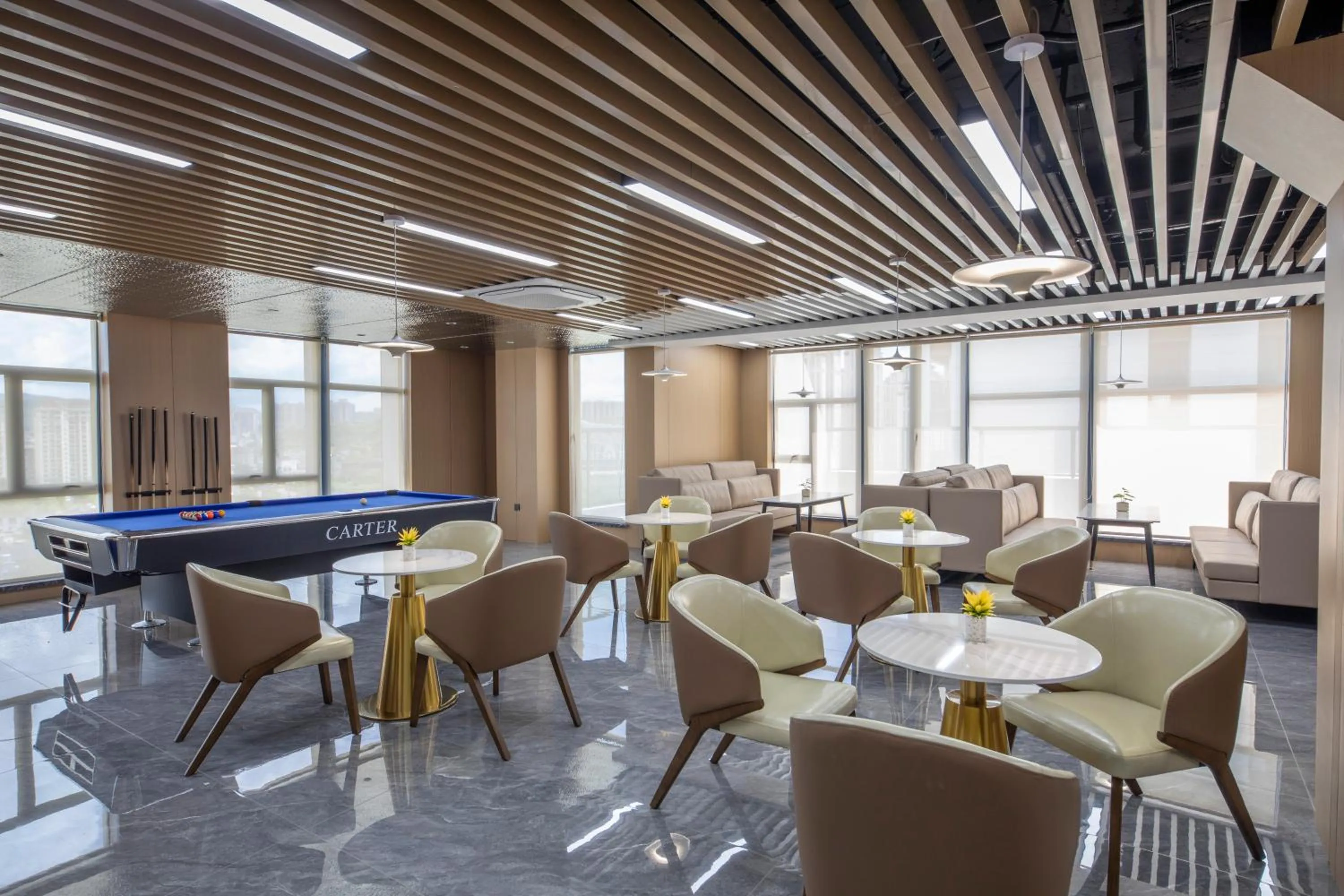 Seating area in Hilton Garden Inn Xingyi Wanfenglin