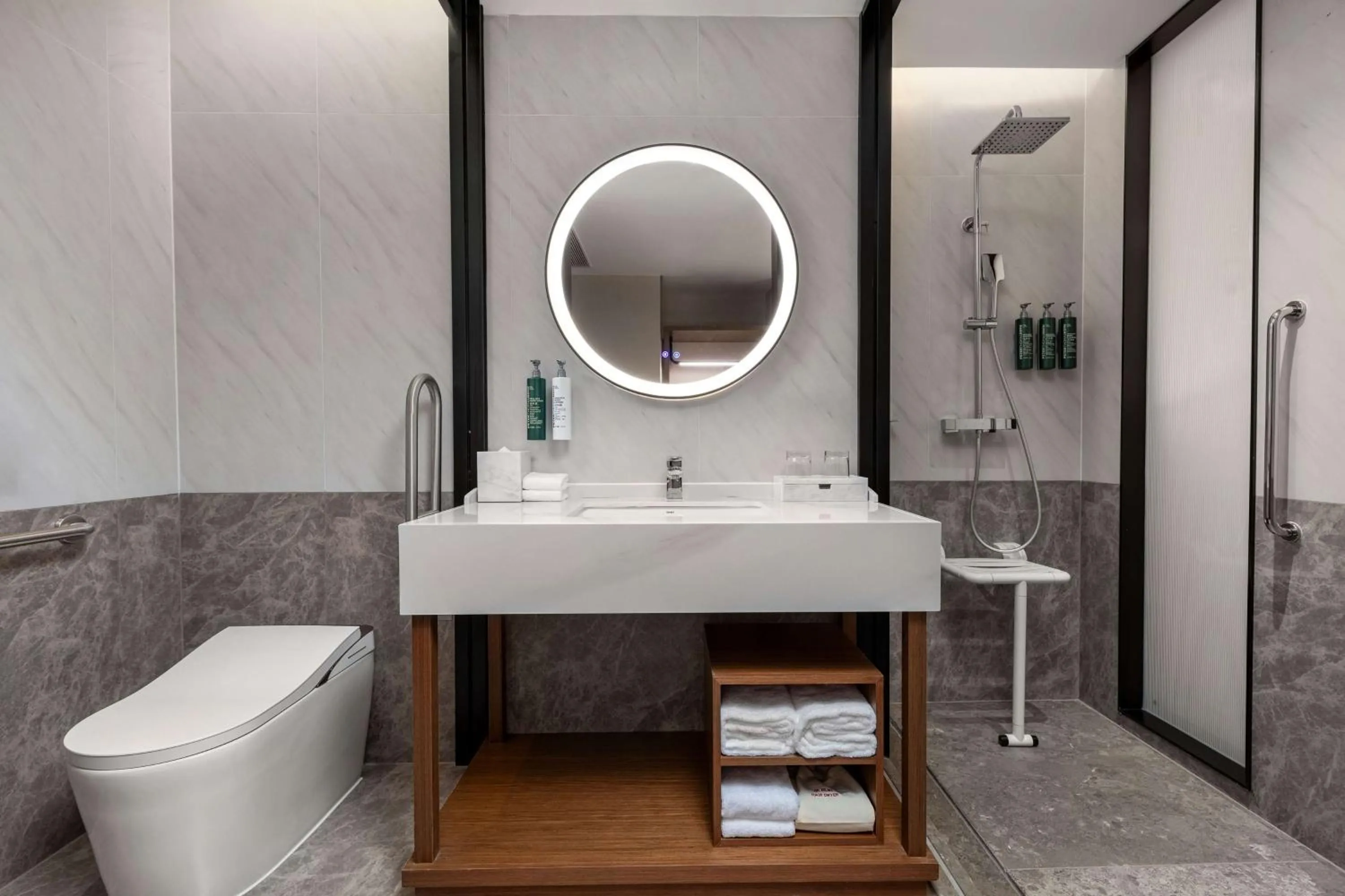 Bathroom in Hilton Garden Inn Xingyi Wanfenglin