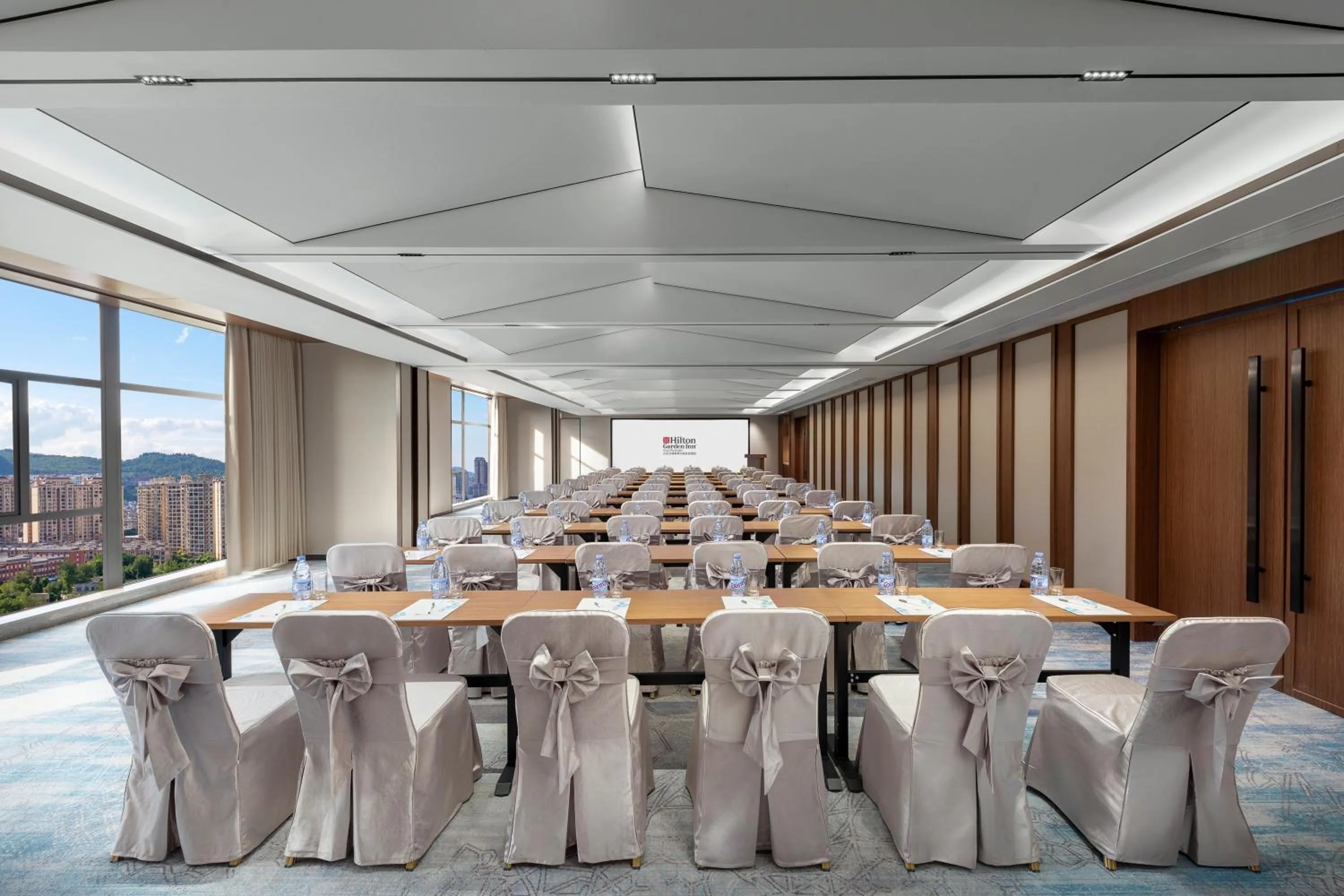 Meeting/conference room in Hilton Garden Inn Xingyi Wanfenglin