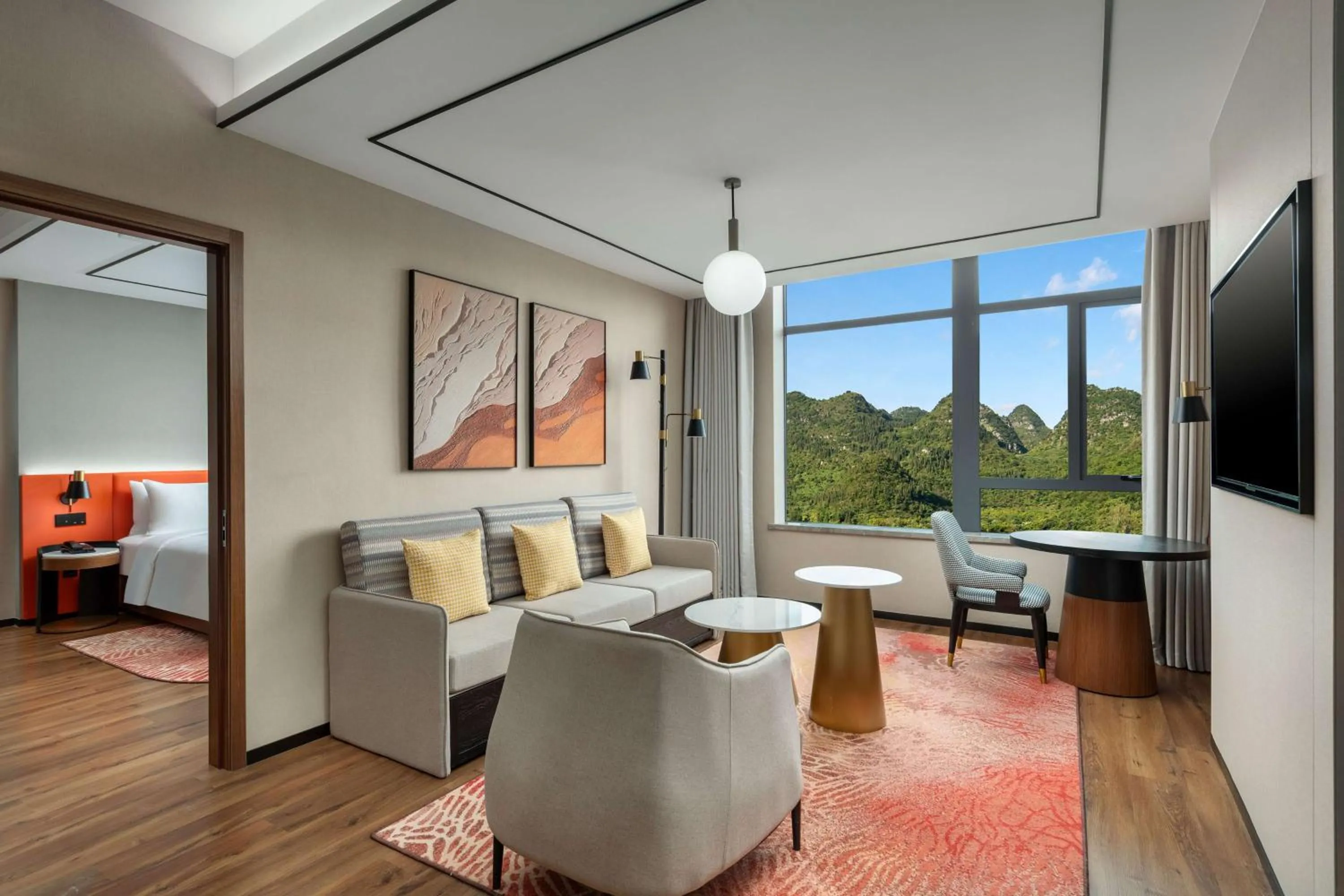 Living room in Hilton Garden Inn Xingyi Wanfenglin