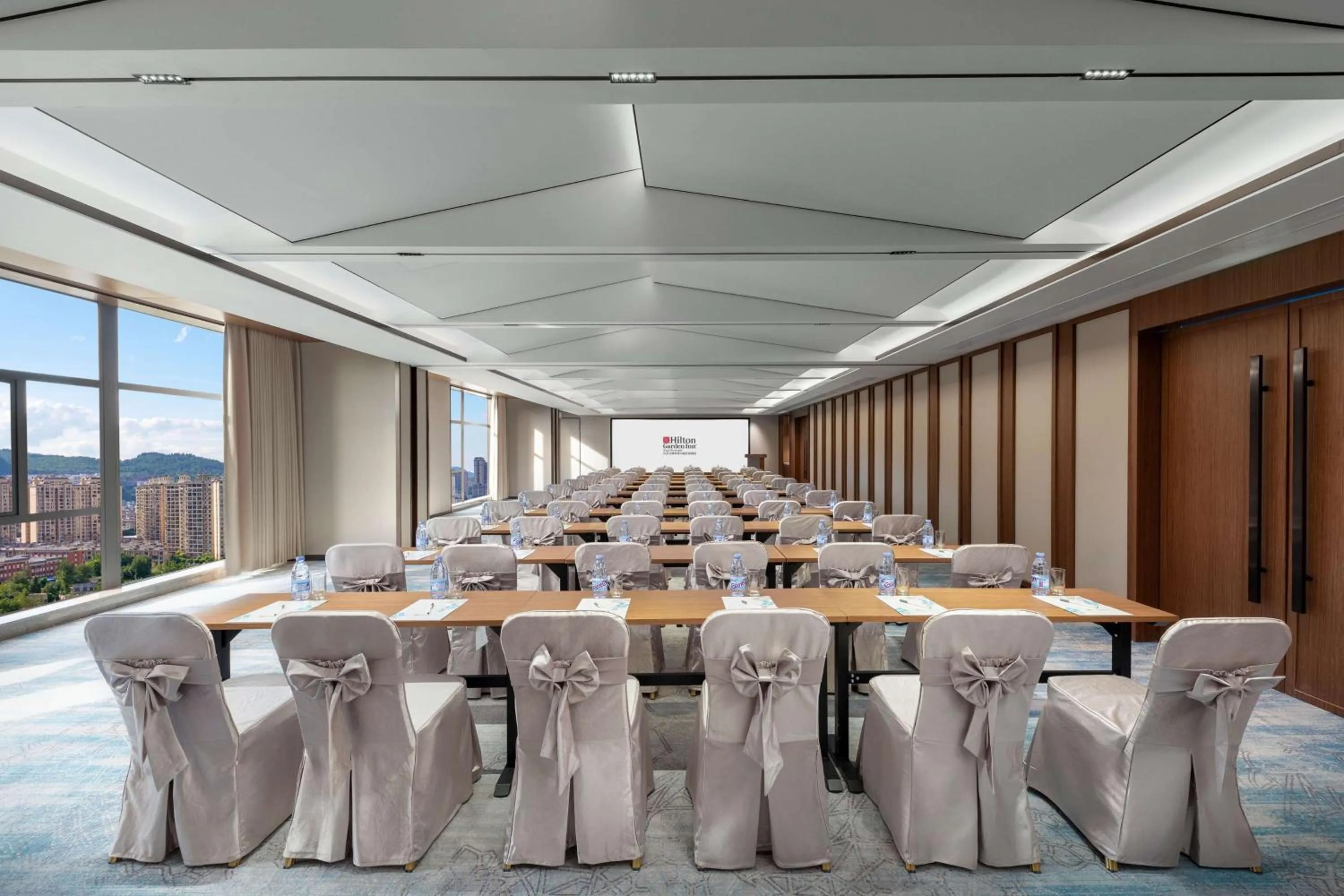 Meeting/conference room in Hilton Garden Inn Xingyi Wanfenglin