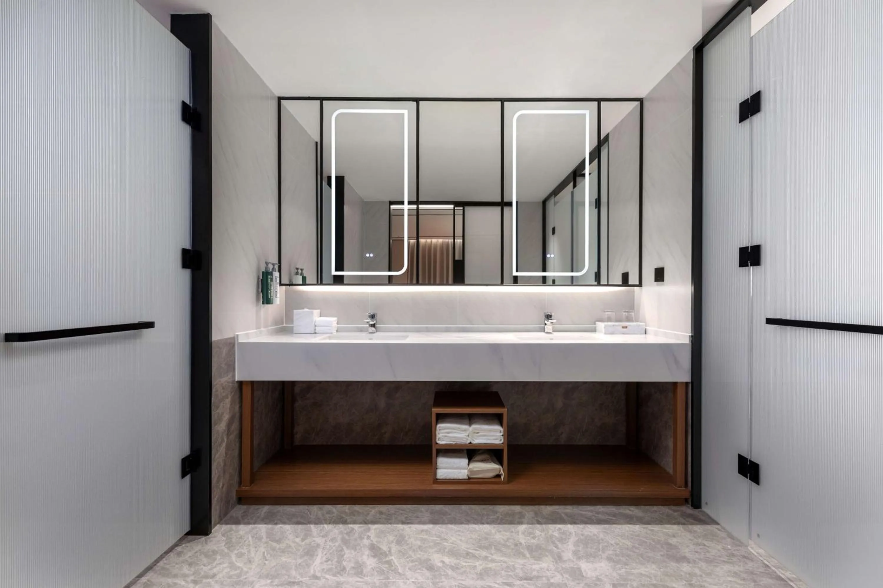 Bathroom in Hilton Garden Inn Xingyi Wanfenglin