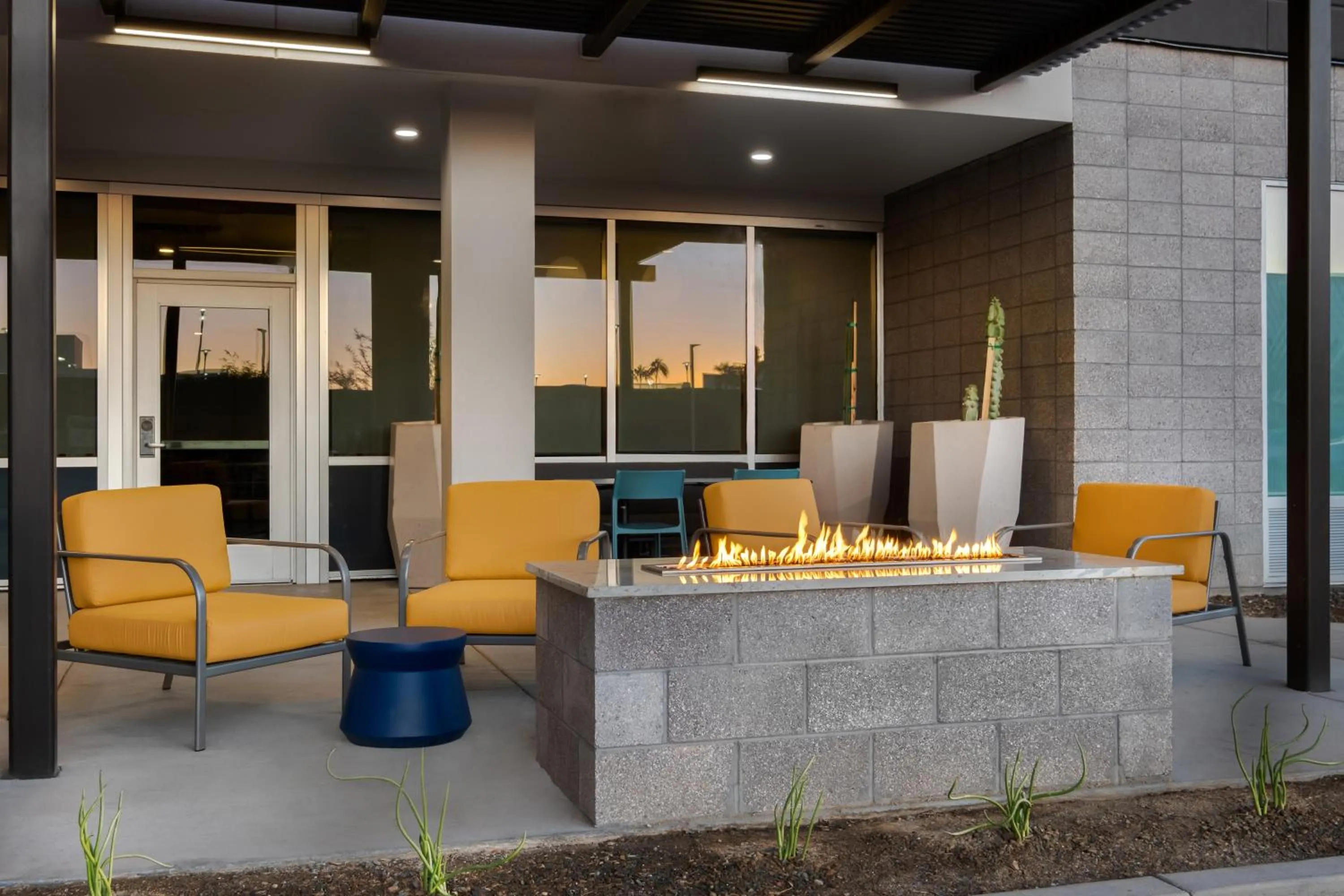 Patio in Home2 Suites By Hilton Phoenix Midtown