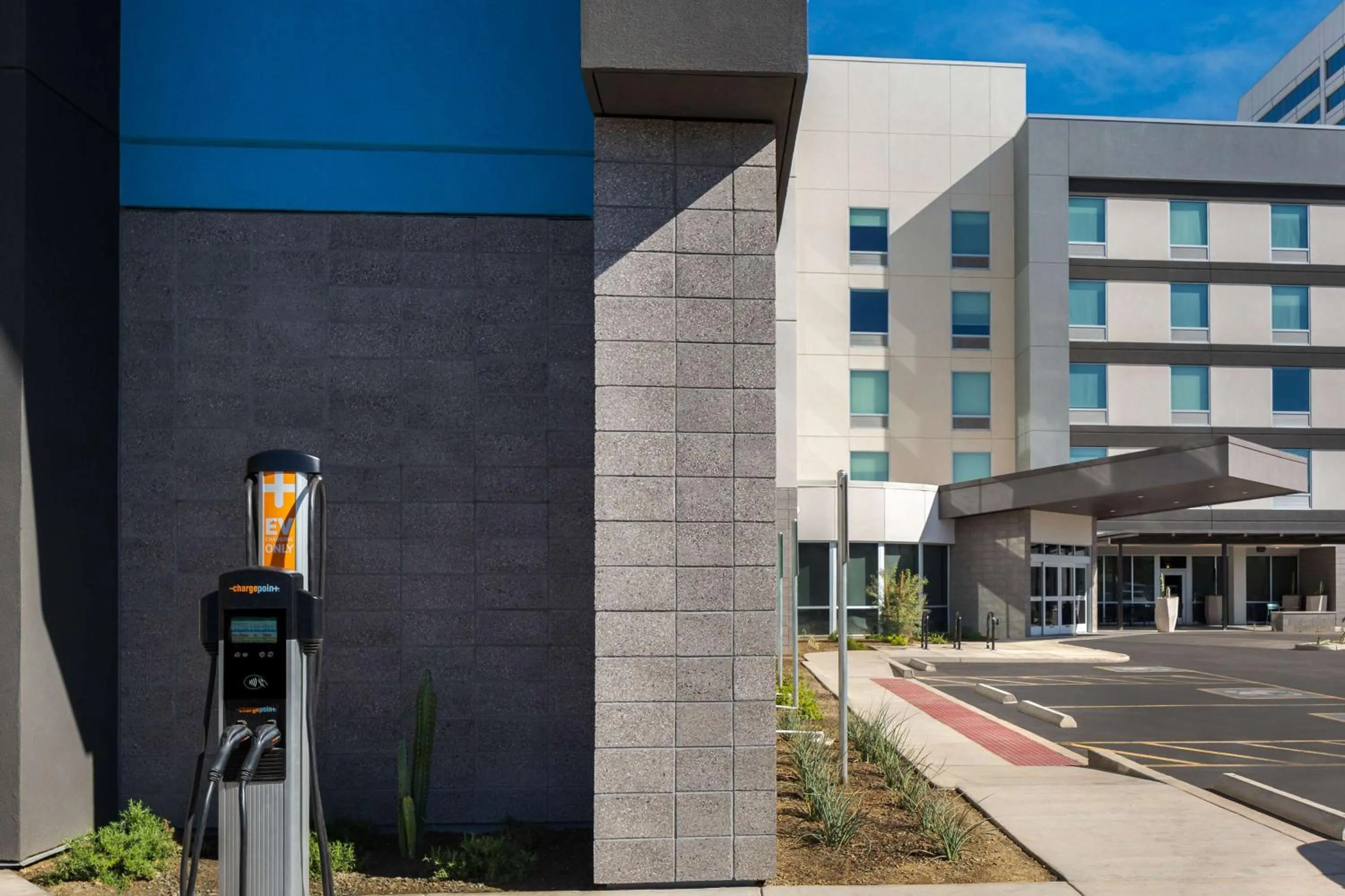Parking in Home2 Suites By Hilton Phoenix Midtown