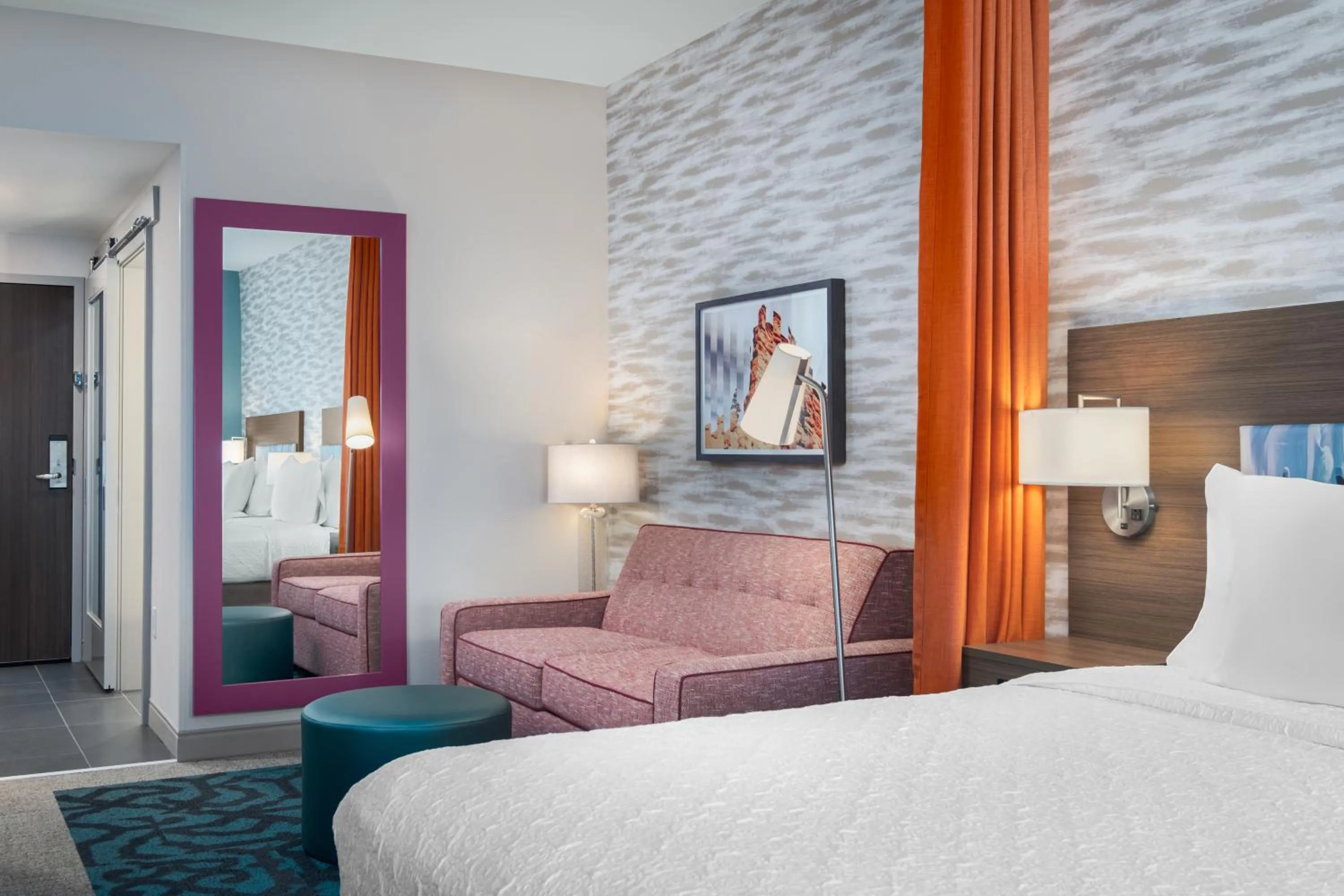 Bed in Home2 Suites By Hilton Phoenix Midtown