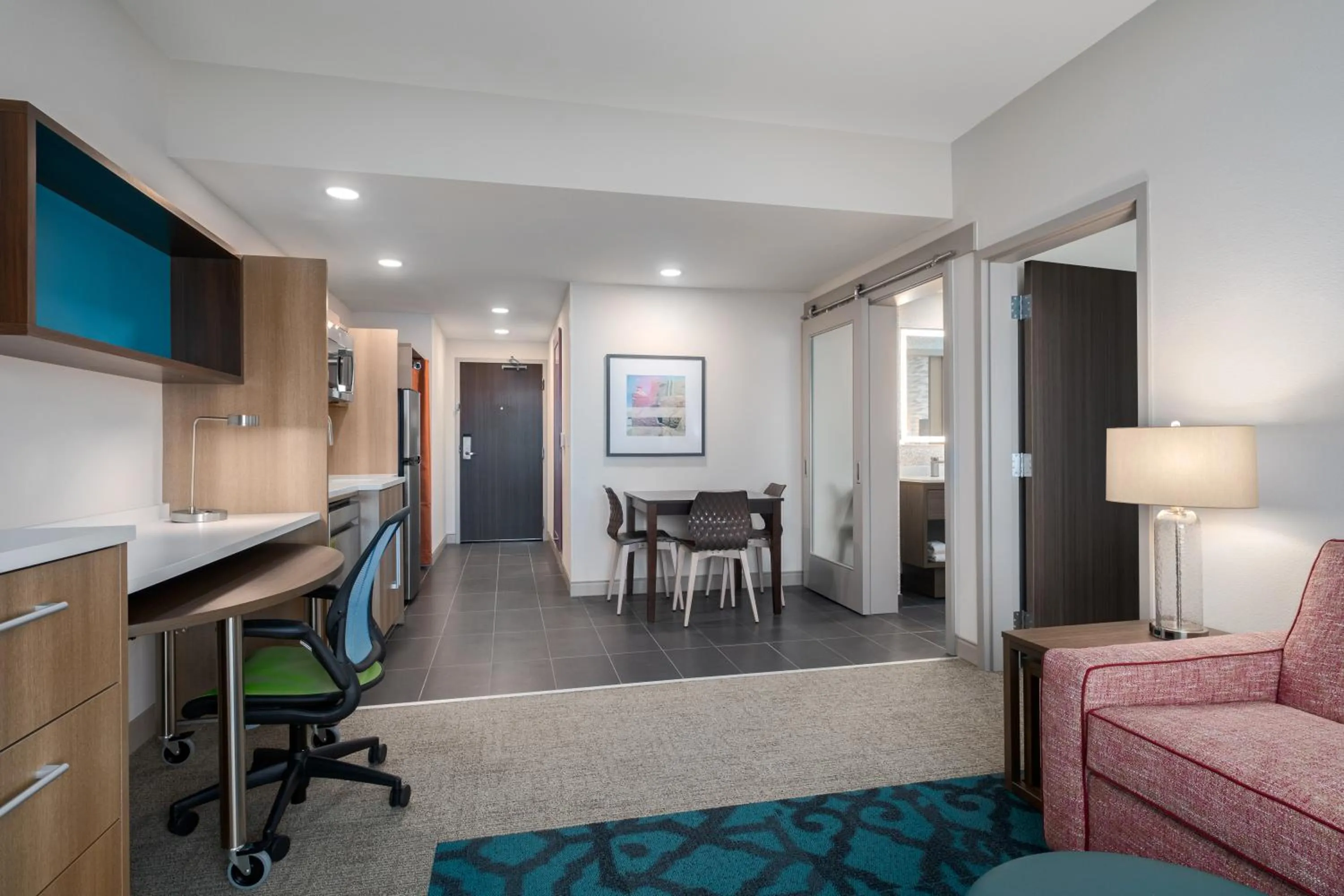 Kitchen or kitchenette in Home2 Suites By Hilton Phoenix Midtown