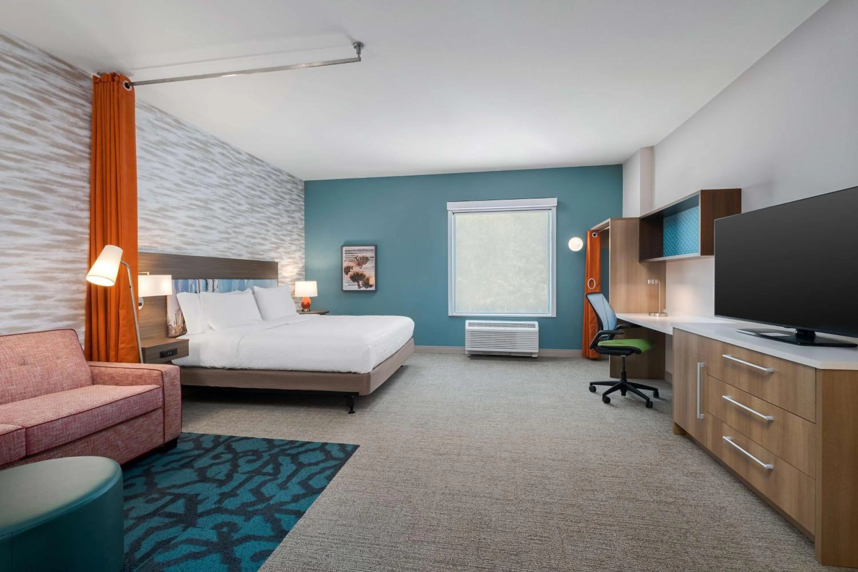 Living room, Bed in Home2 Suites By Hilton Phoenix Midtown