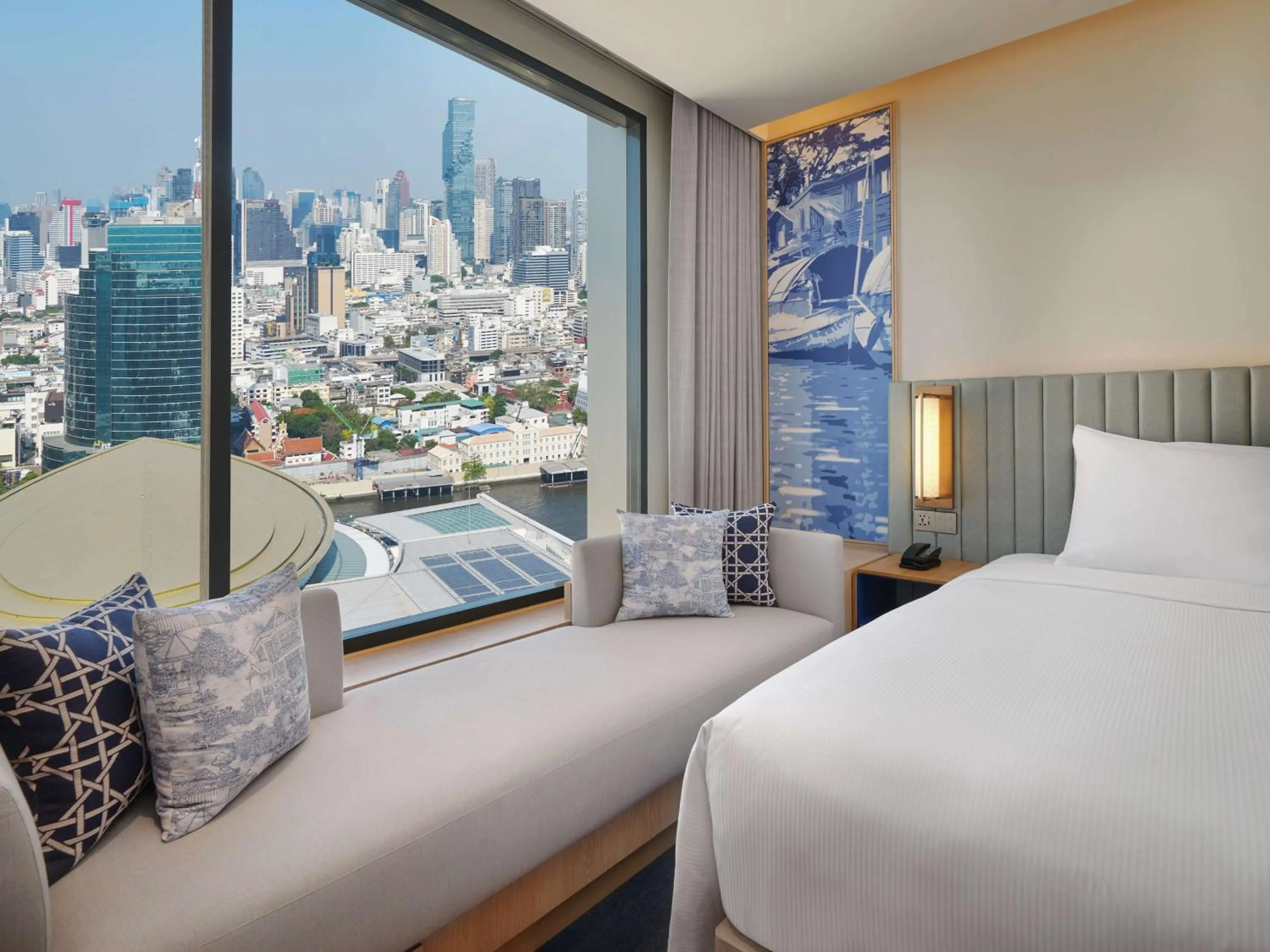 View (from property/room), Bed in Hilton Garden Inn Bangkok Riverside