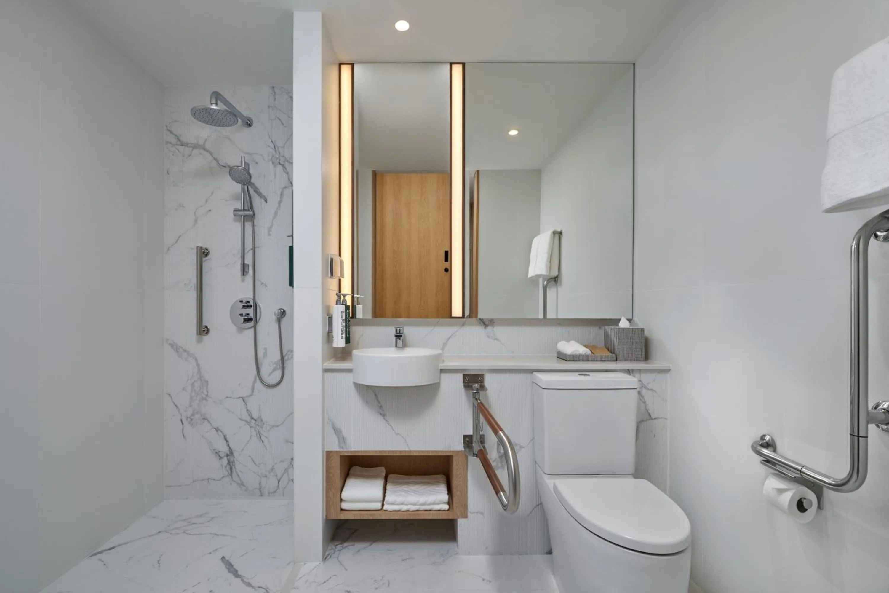 Bathroom in Hilton Garden Inn Bangkok Riverside