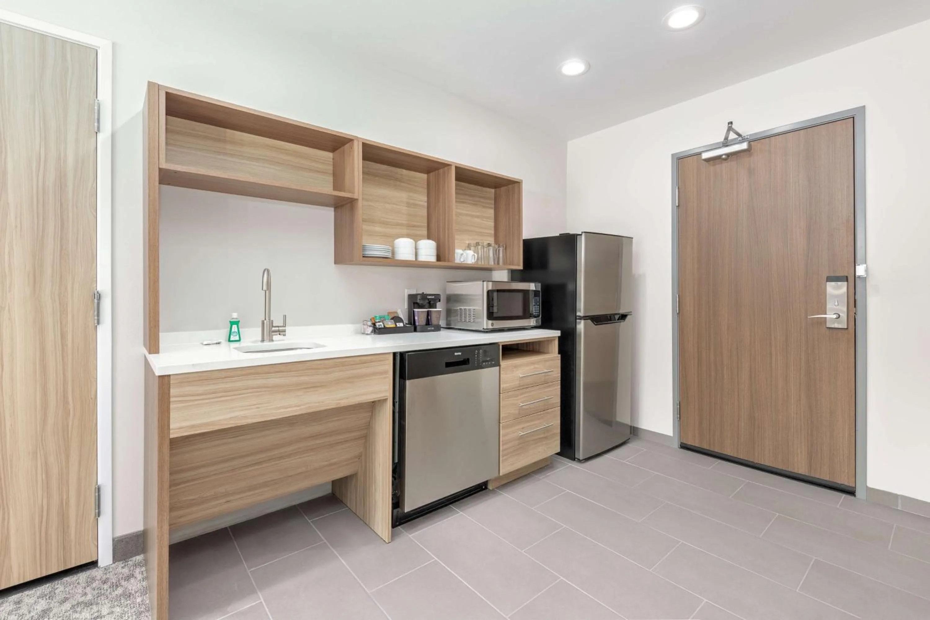 Kitchen or kitchenette in Home2 Suites By Hilton Dallas I-30 Cockrell Hill