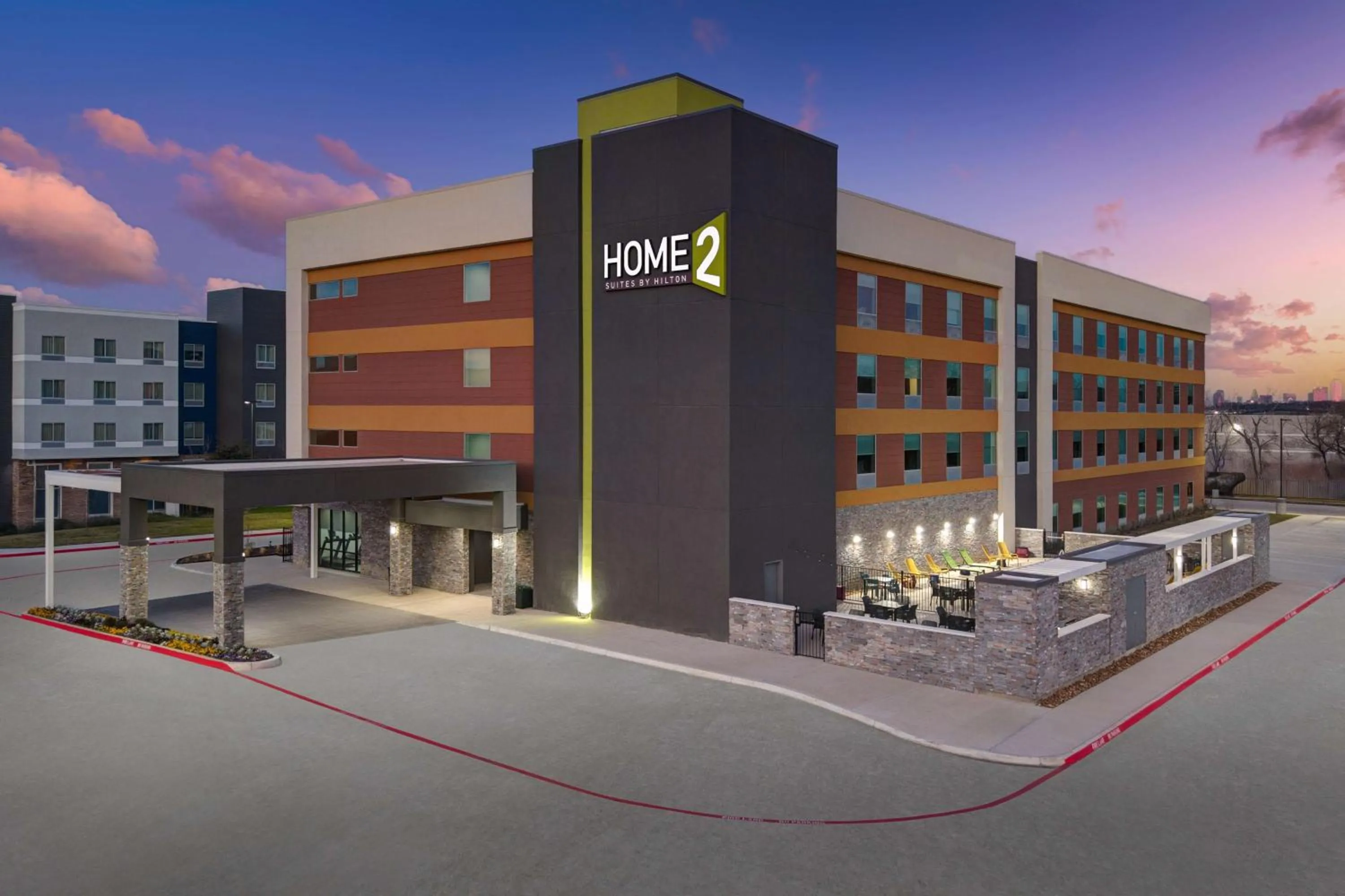 Property building in Home2 Suites By Hilton Dallas I-30 Cockrell Hill