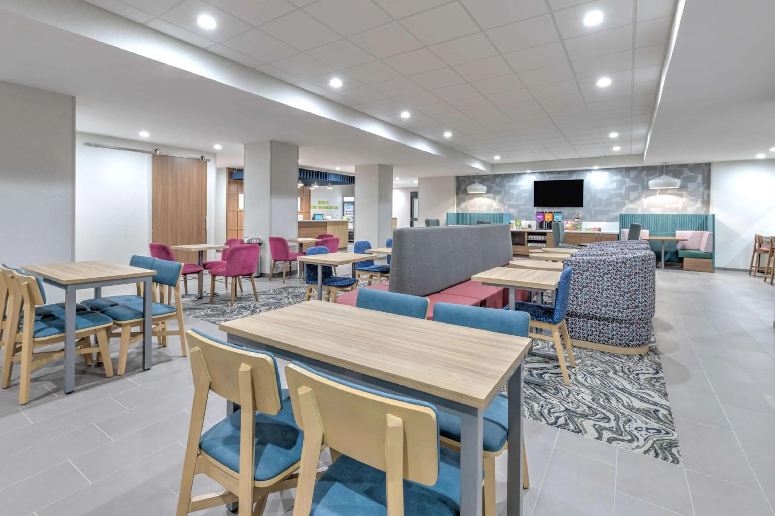 Dining area in Home2 Suites By Hilton Dallas I-30 Cockrell Hill