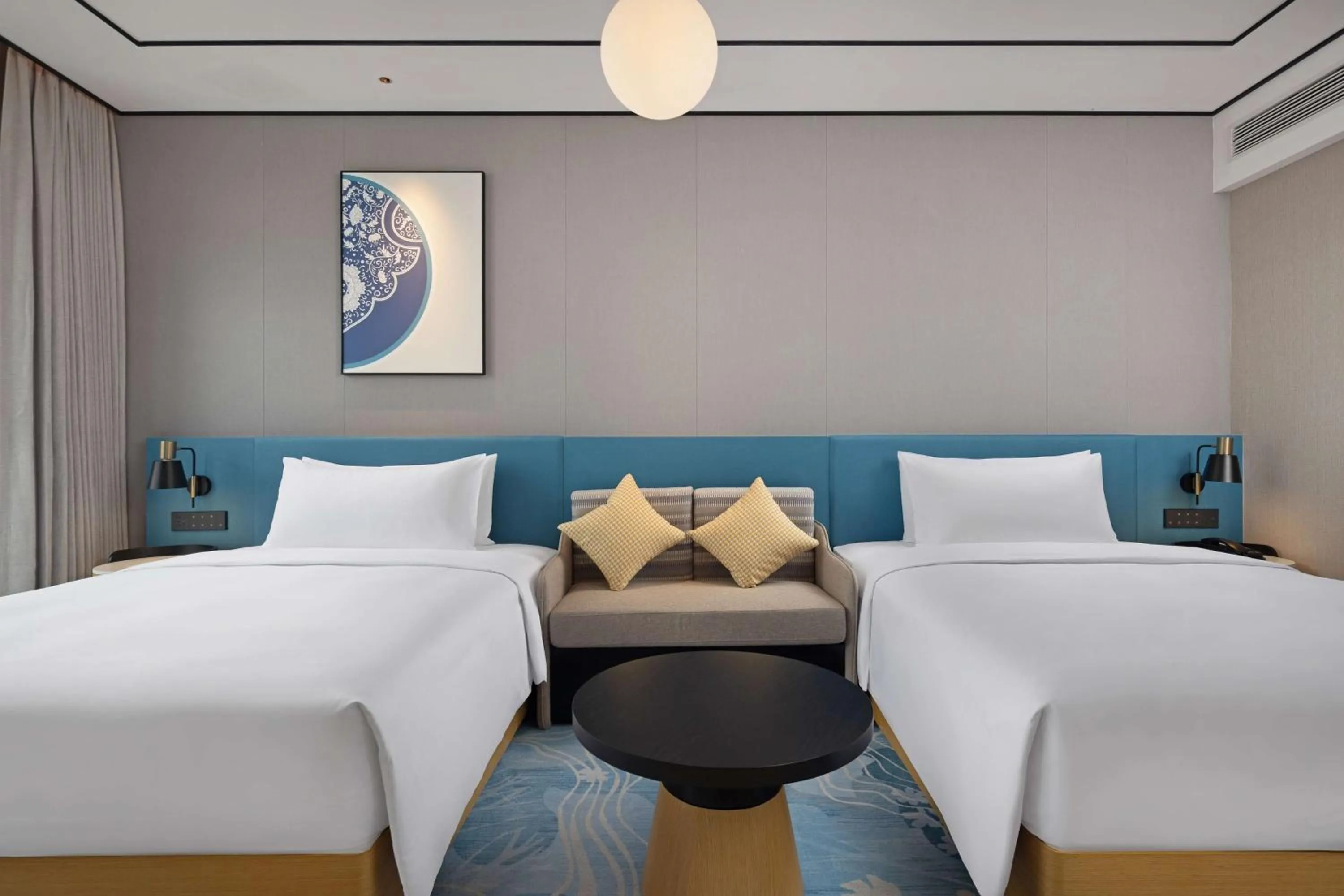 Living room, Bed in Hilton Garden Inn Dali Ancient City