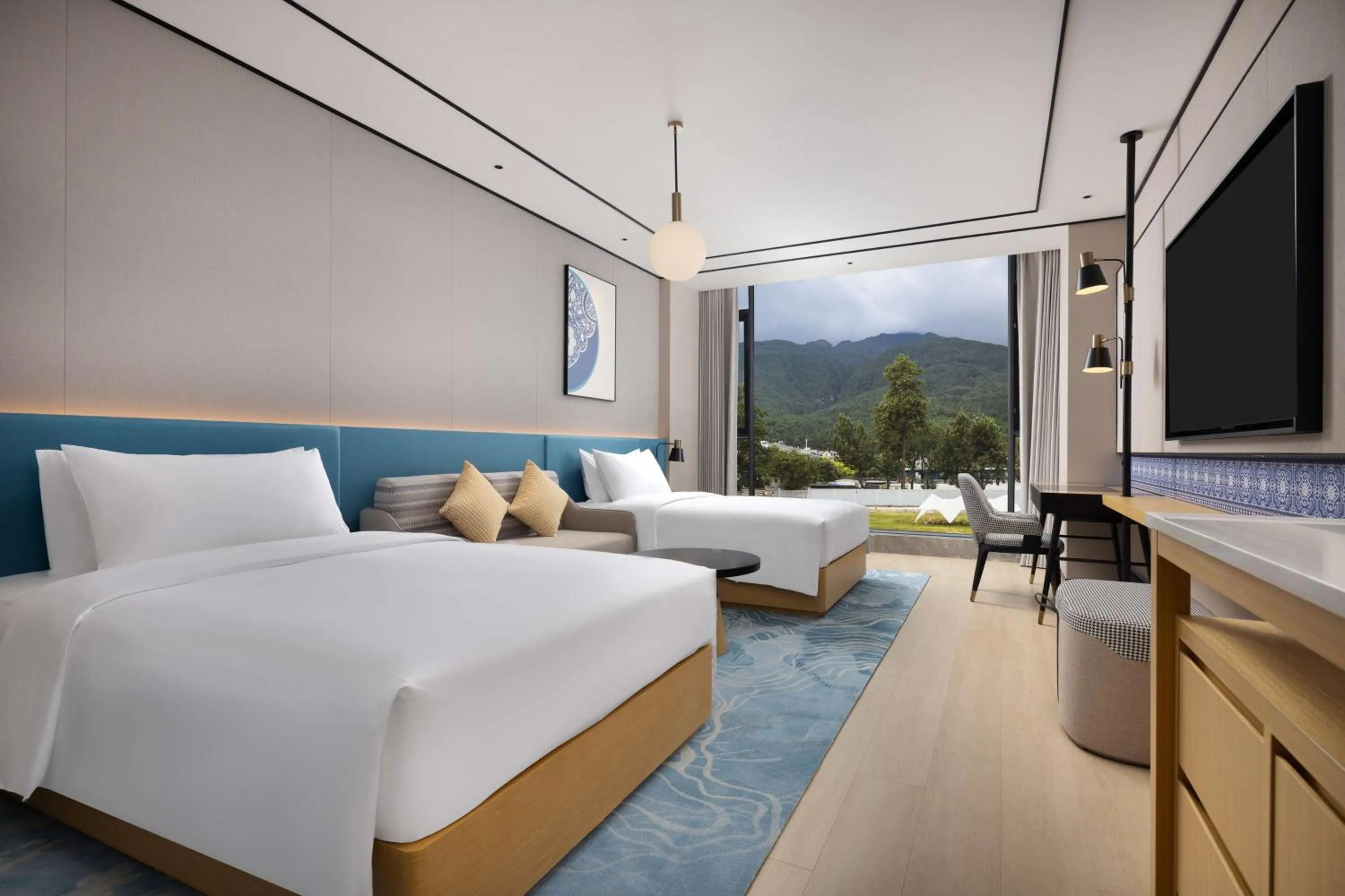 Living room, Bed in Hilton Garden Inn Dali Ancient City