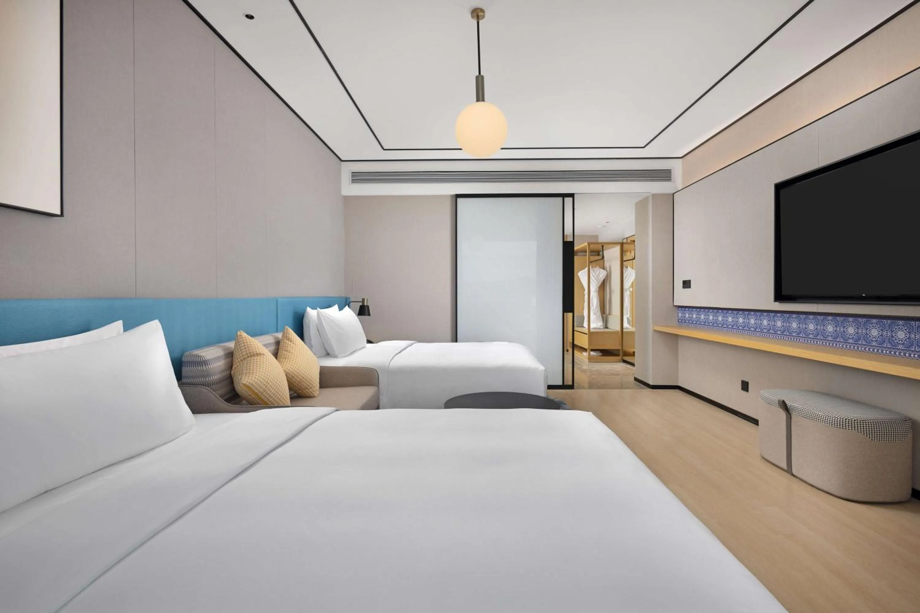 Living room, Bed in Hilton Garden Inn Dali Ancient City