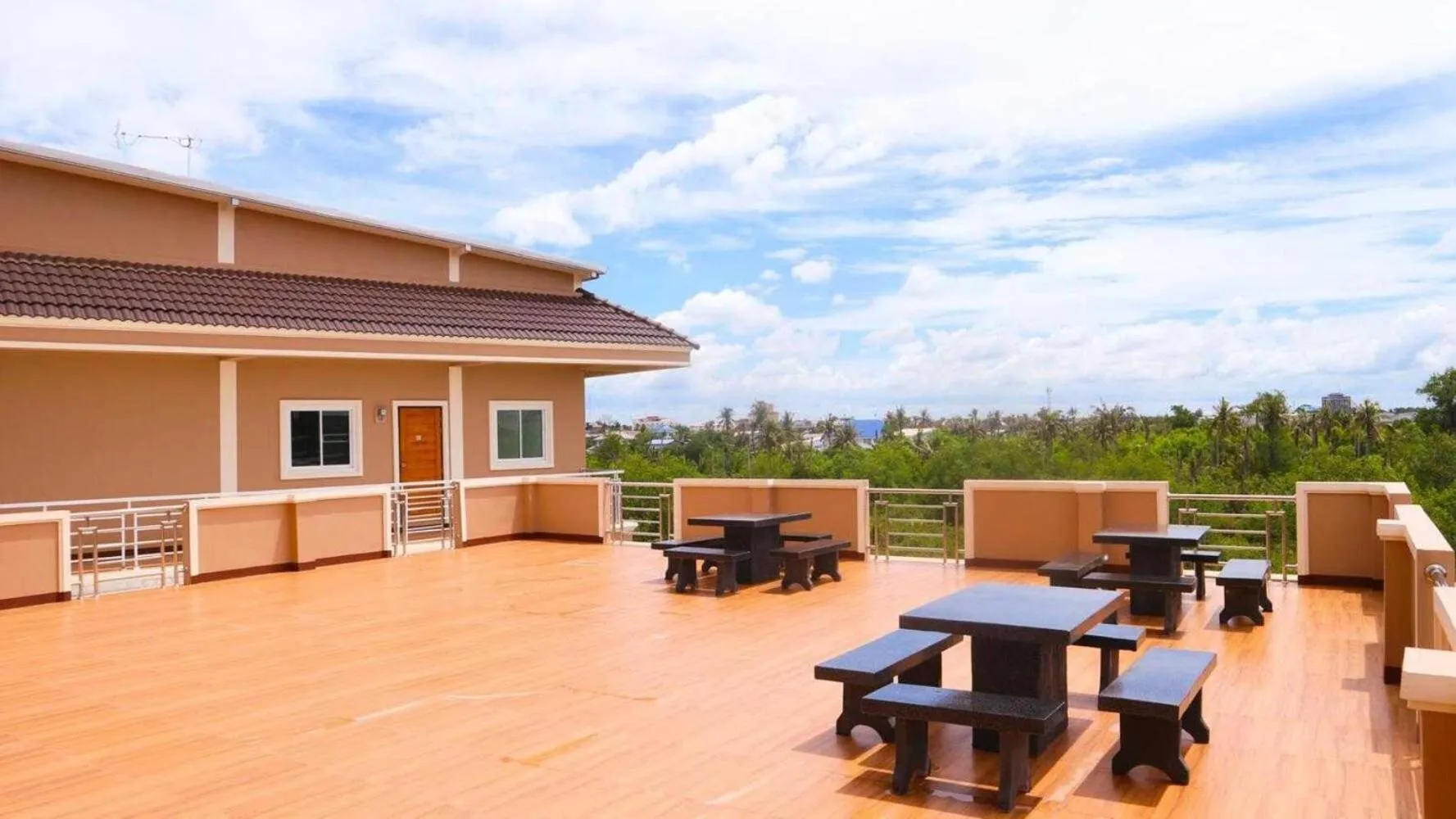 Facade/entrance in Capital O 75521 Sang Siri Apartment