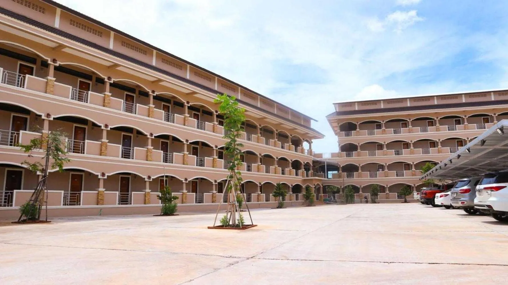 Facade/entrance in Capital O 75521 Sang Siri Apartment