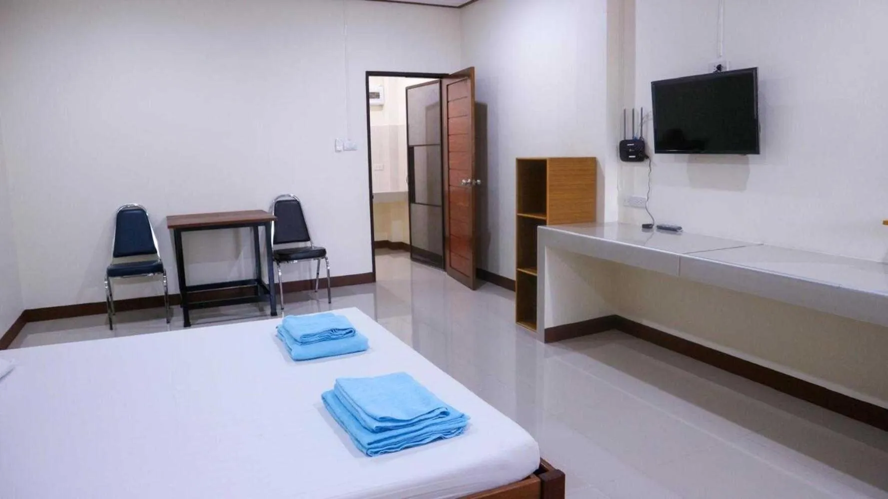 Bedroom in Capital O 75521 Sang Siri Apartment