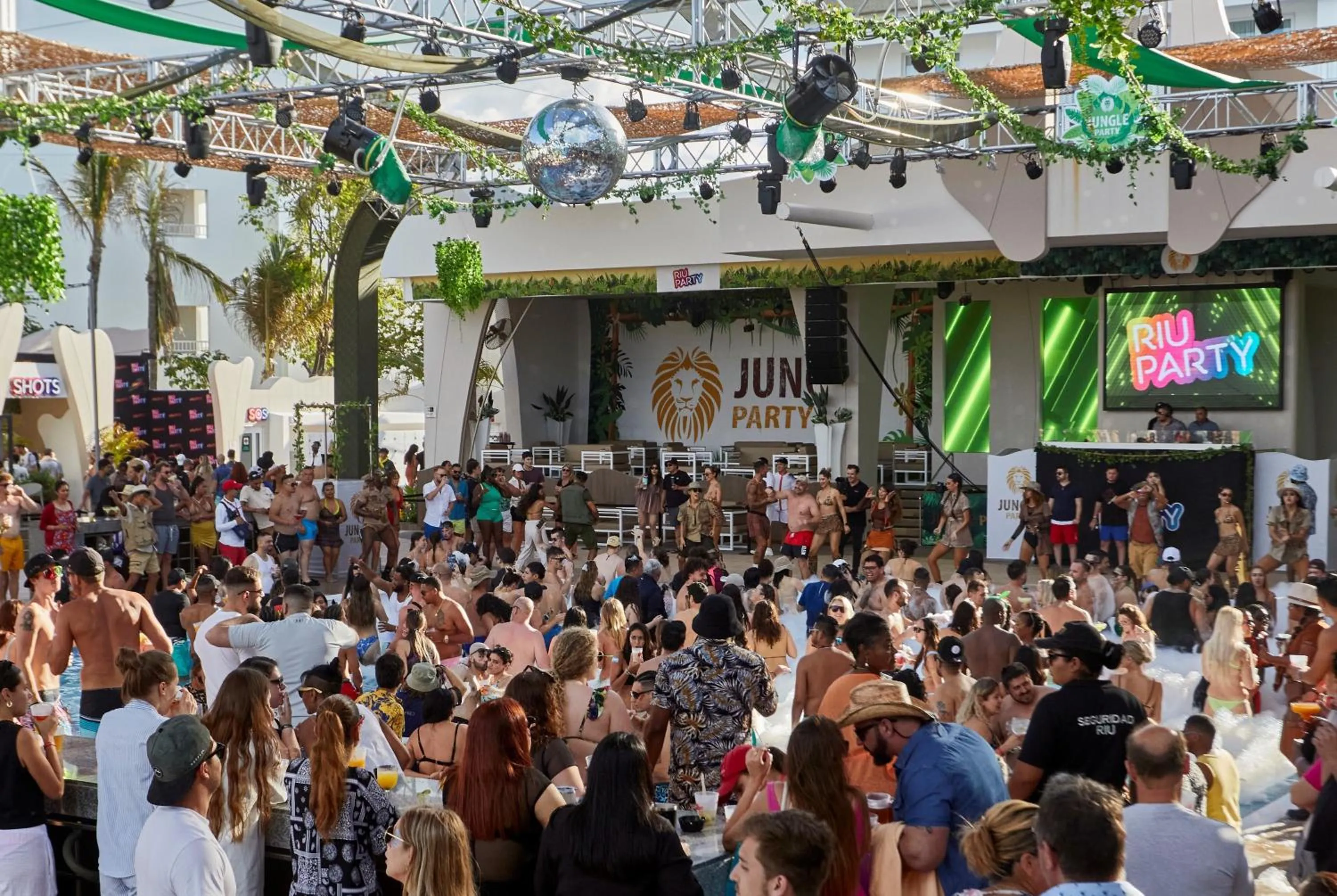 Evening entertainment in Riu Palace Kukulkan - Adults Only - All Inclusive