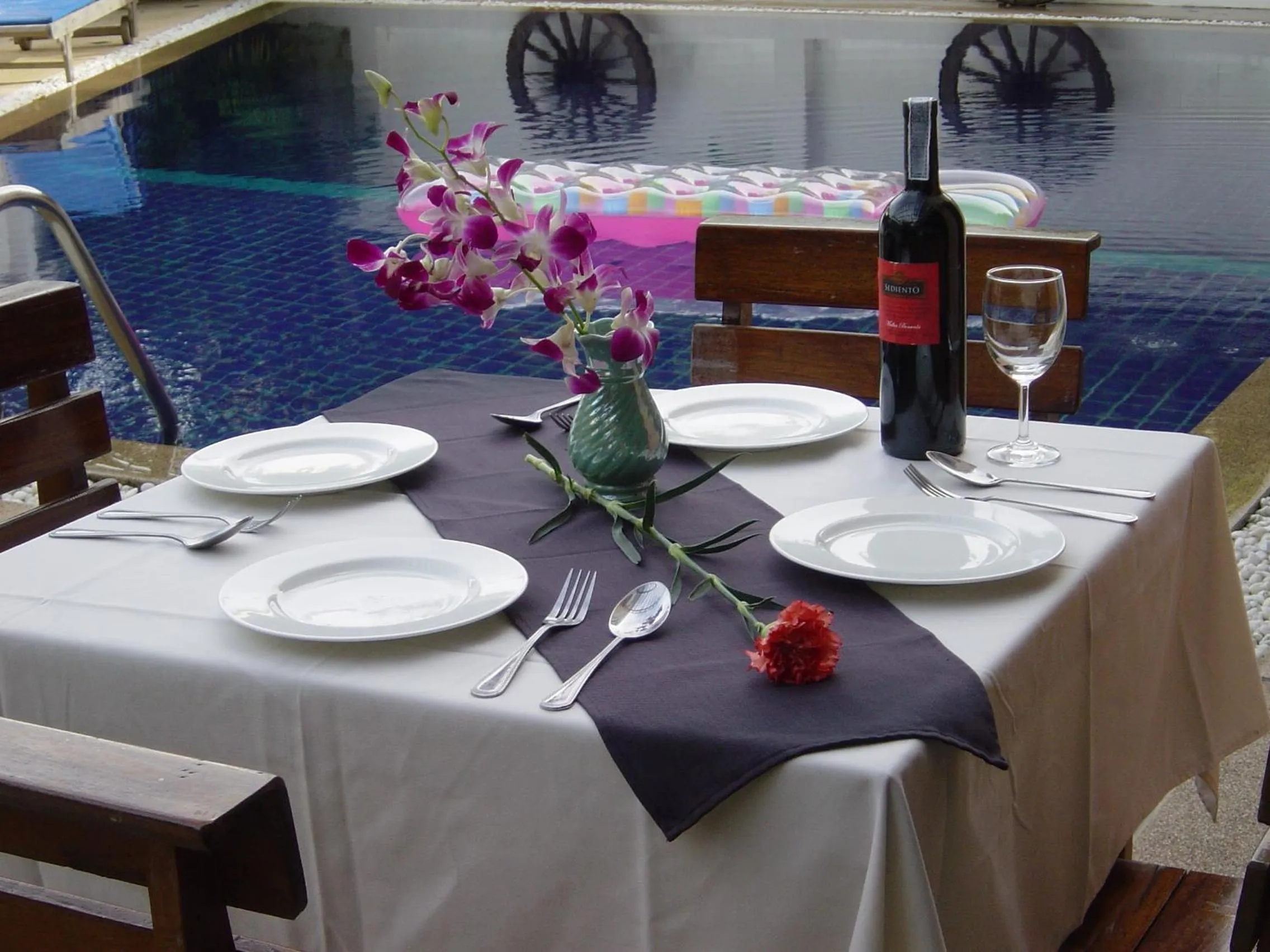 Restaurant/places to eat in Karon Pool Hotel