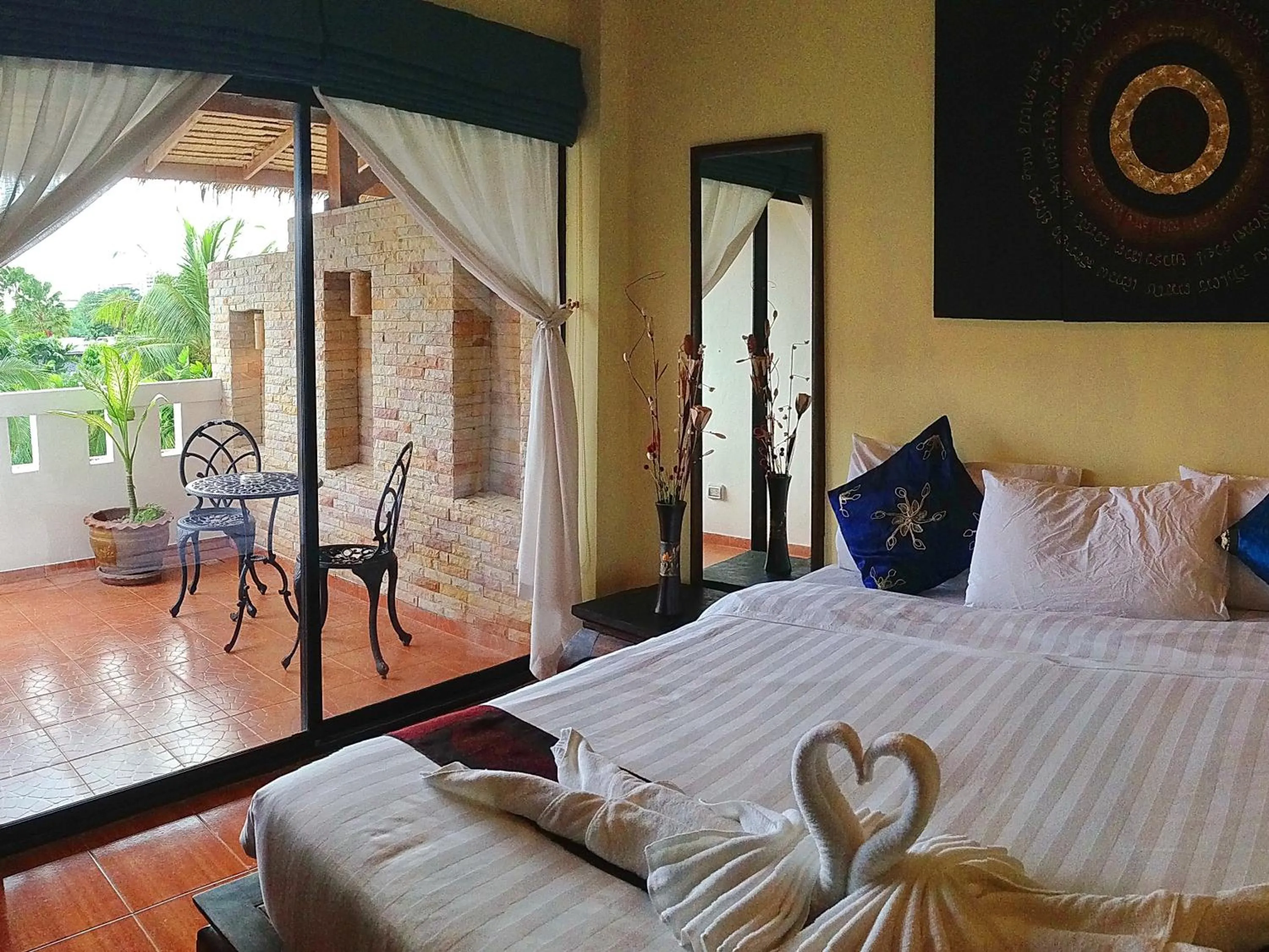 Photo of the whole room, Bed in Karon Pool Hotel