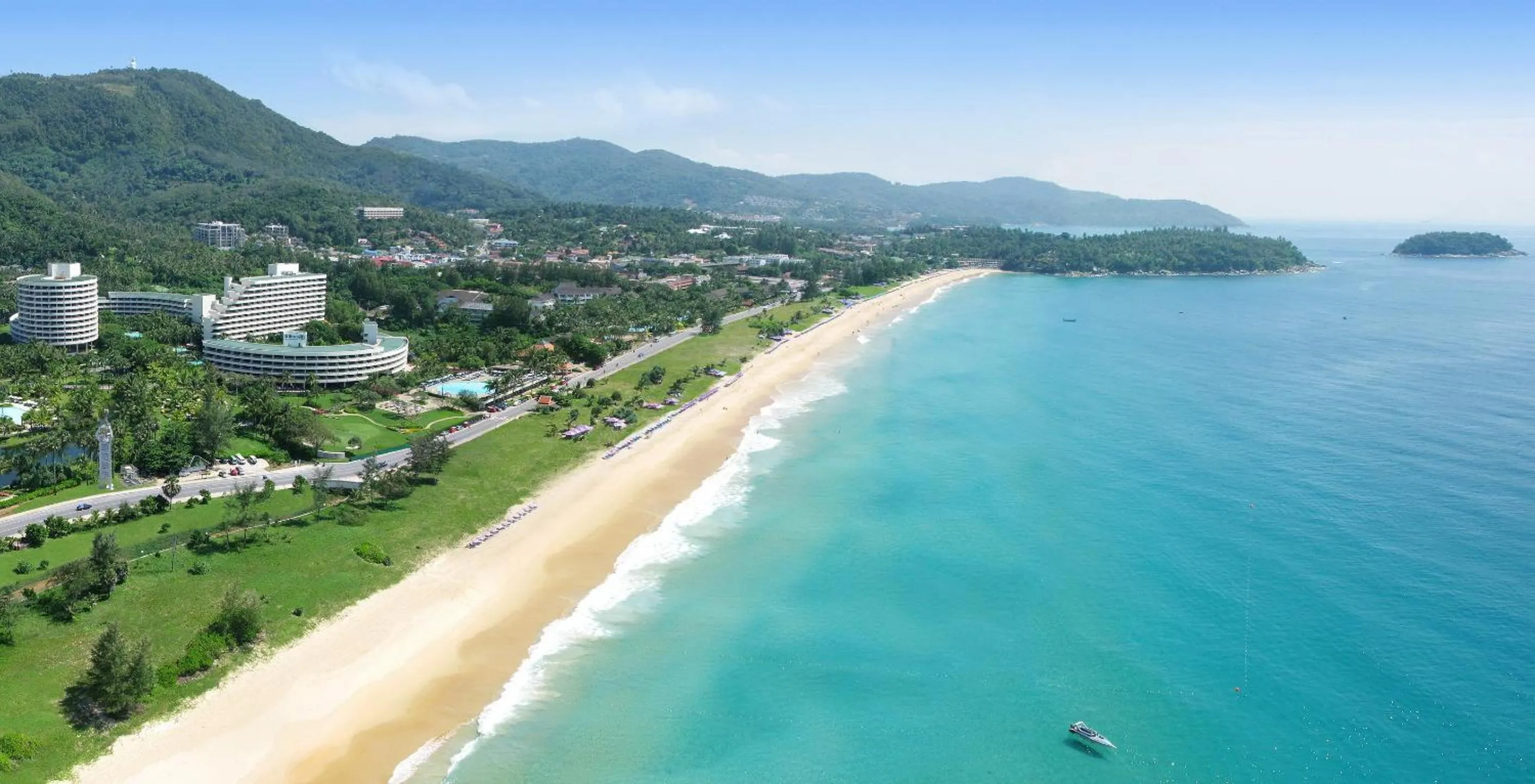 Beach in Karon Pool Hotel
