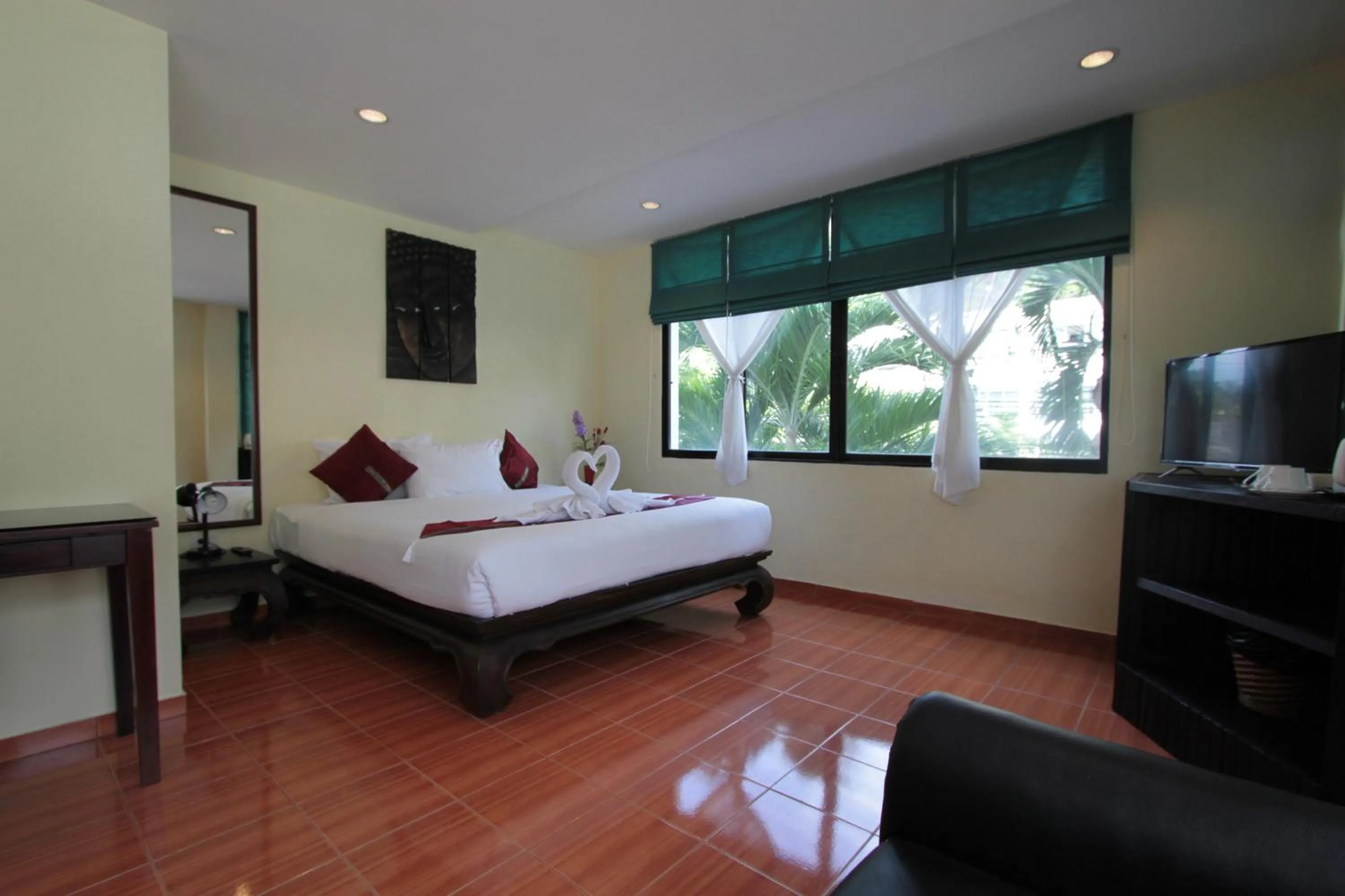 Bed in Karon Pool Hotel