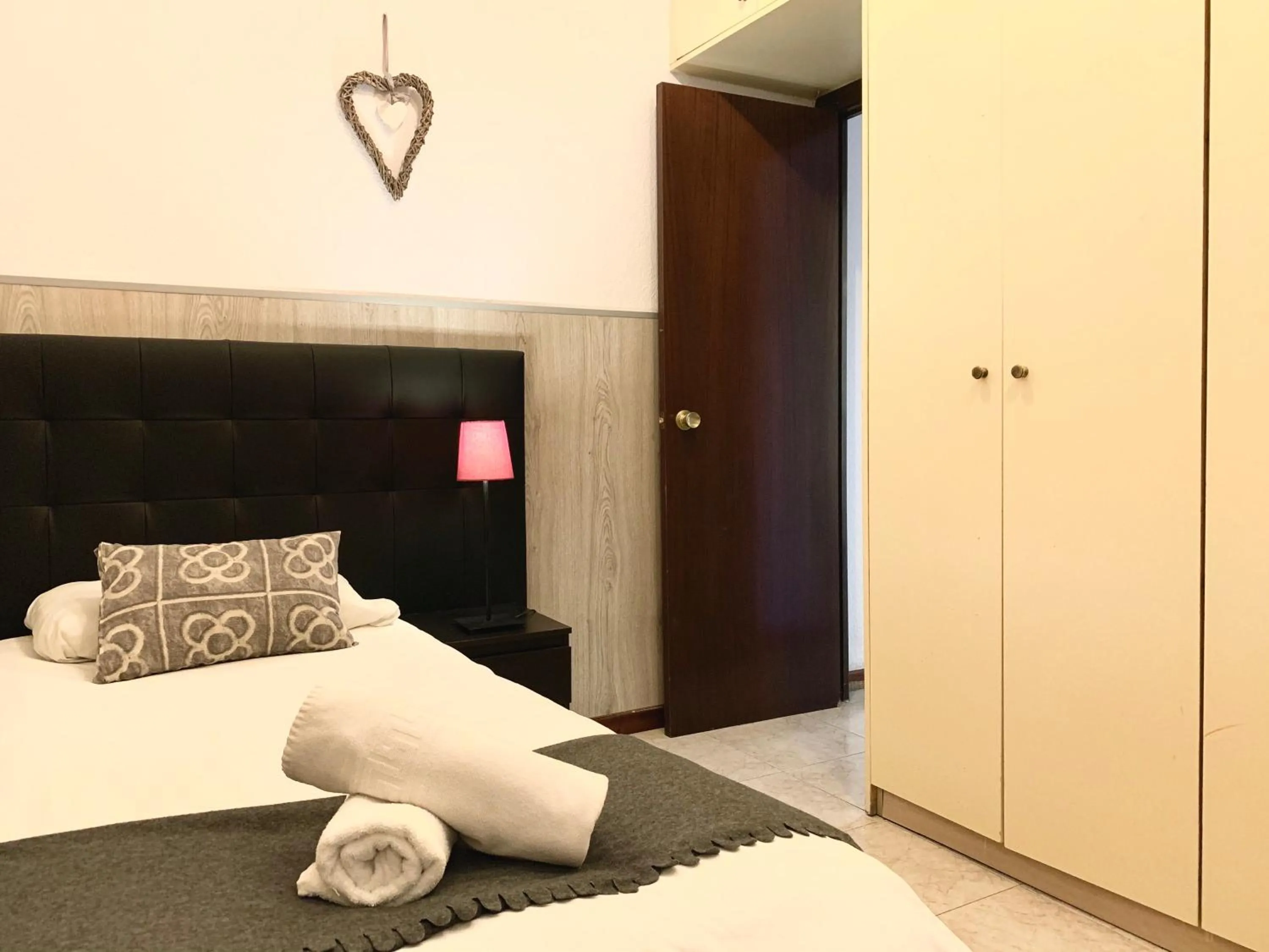 Bed in La Pedrera Residence