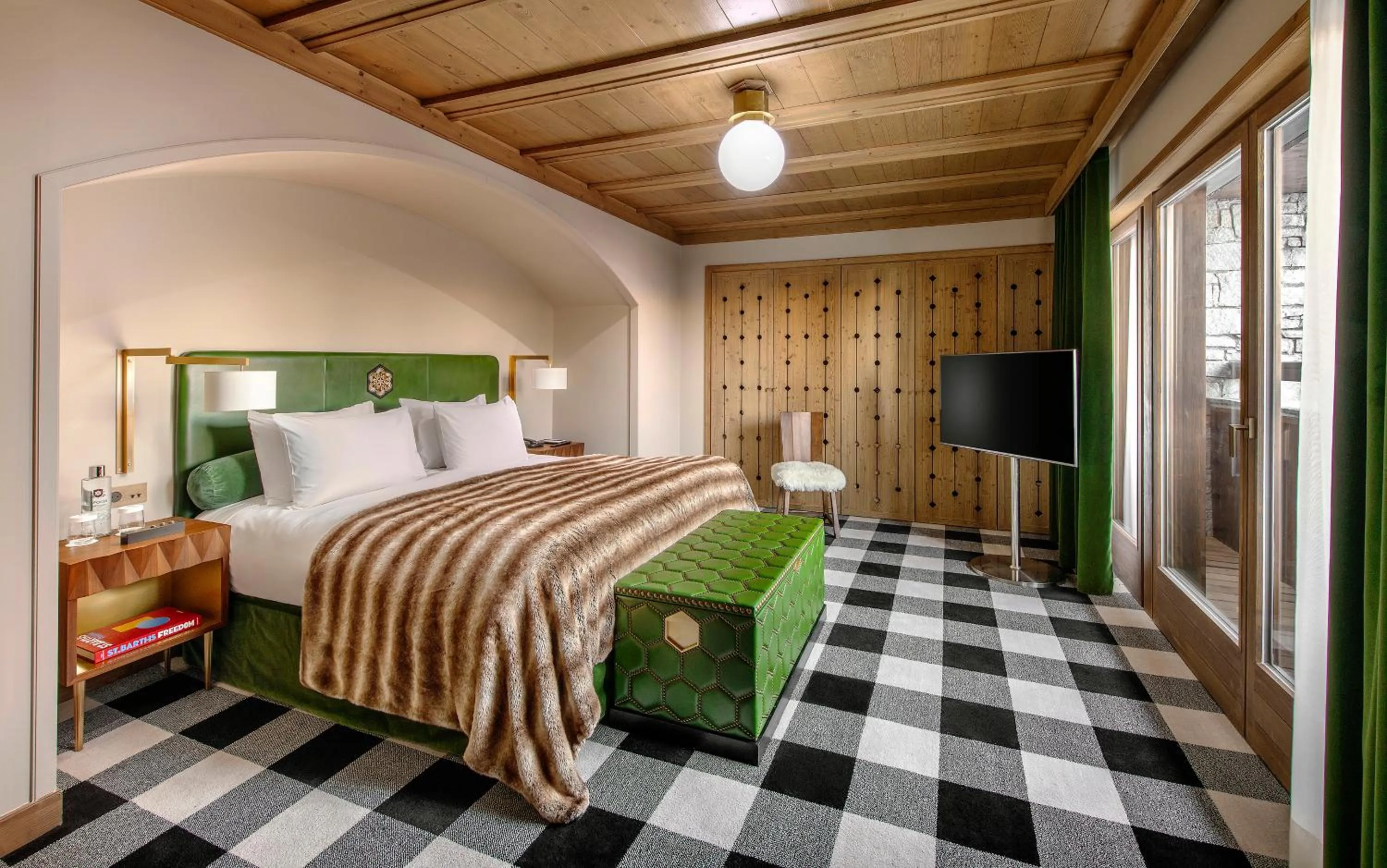 Bedroom, Bed in Apogée Courchevel, Oetker Hotels