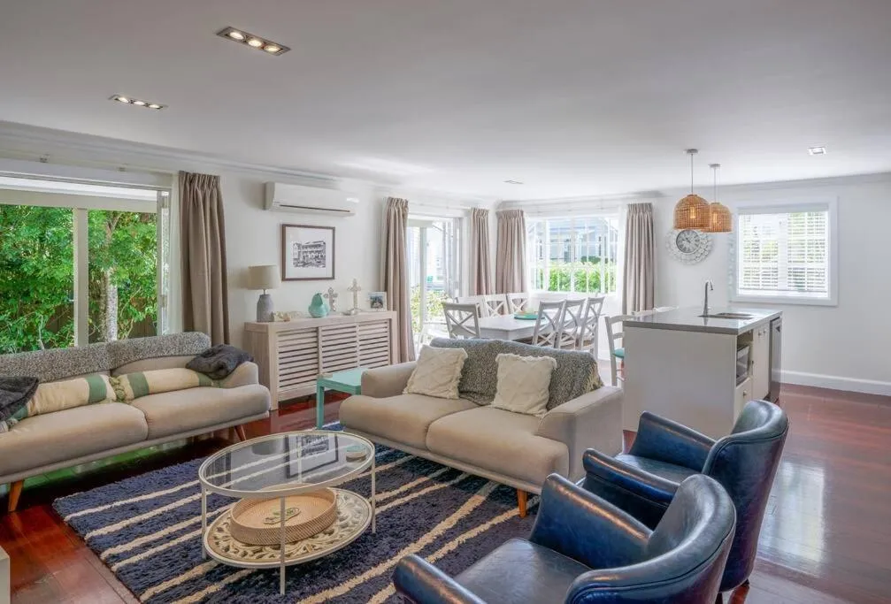 Capital Cottage 2-4 Bedroom- Russell Cottages Collection