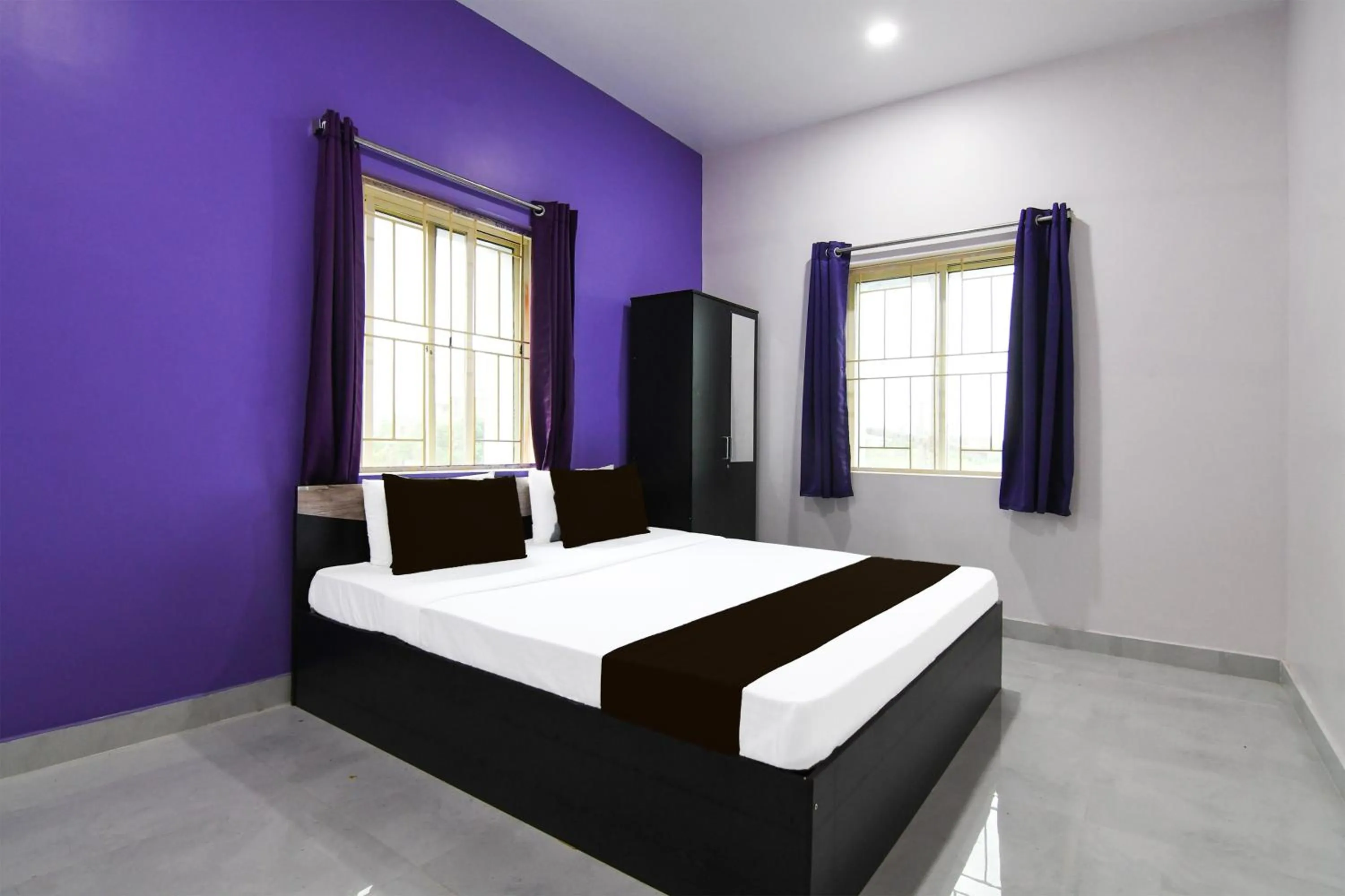 Bedroom, Bed in Super Hotel O MNJ Mansion