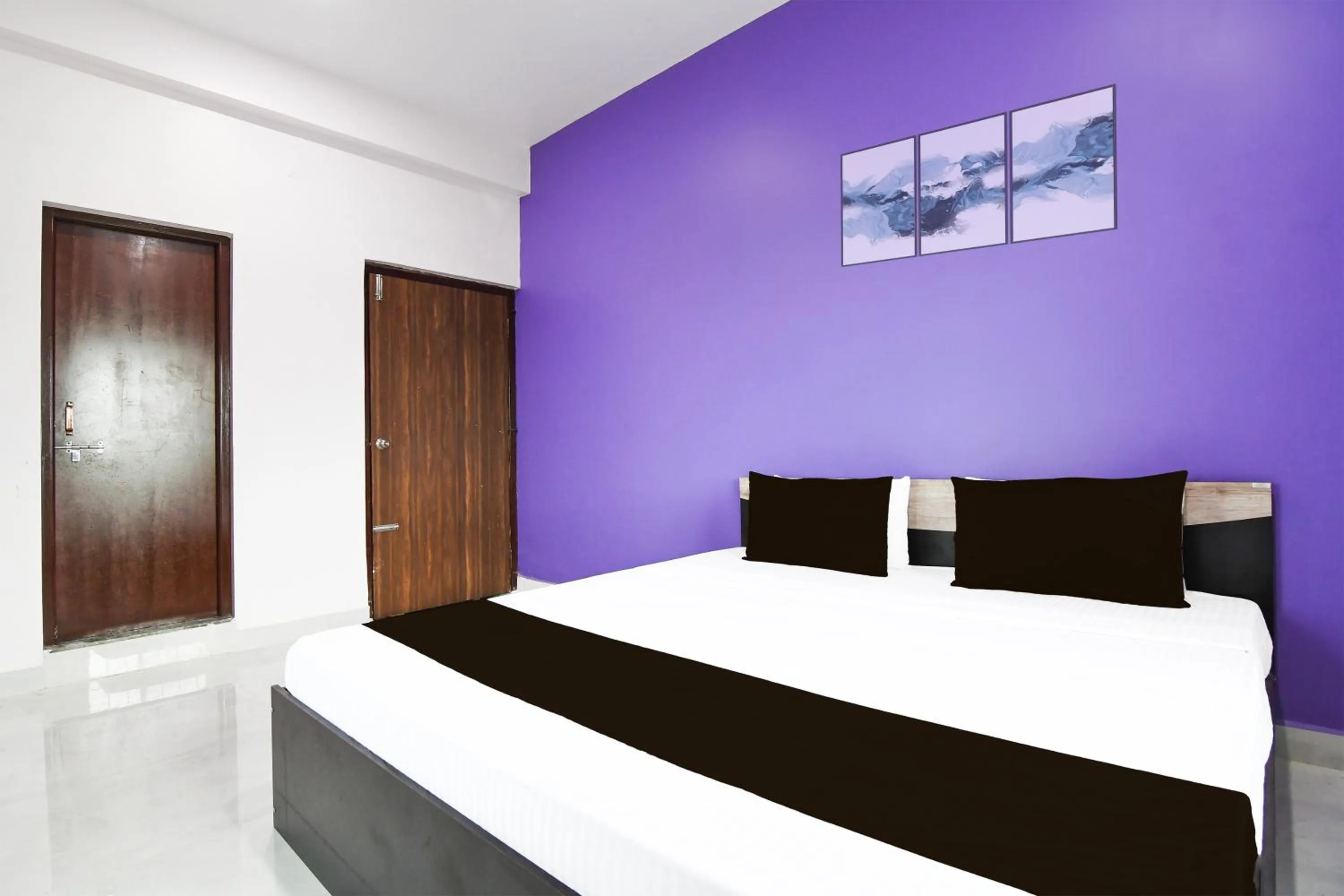 Bedroom, Bed in Super Hotel O MNJ Mansion