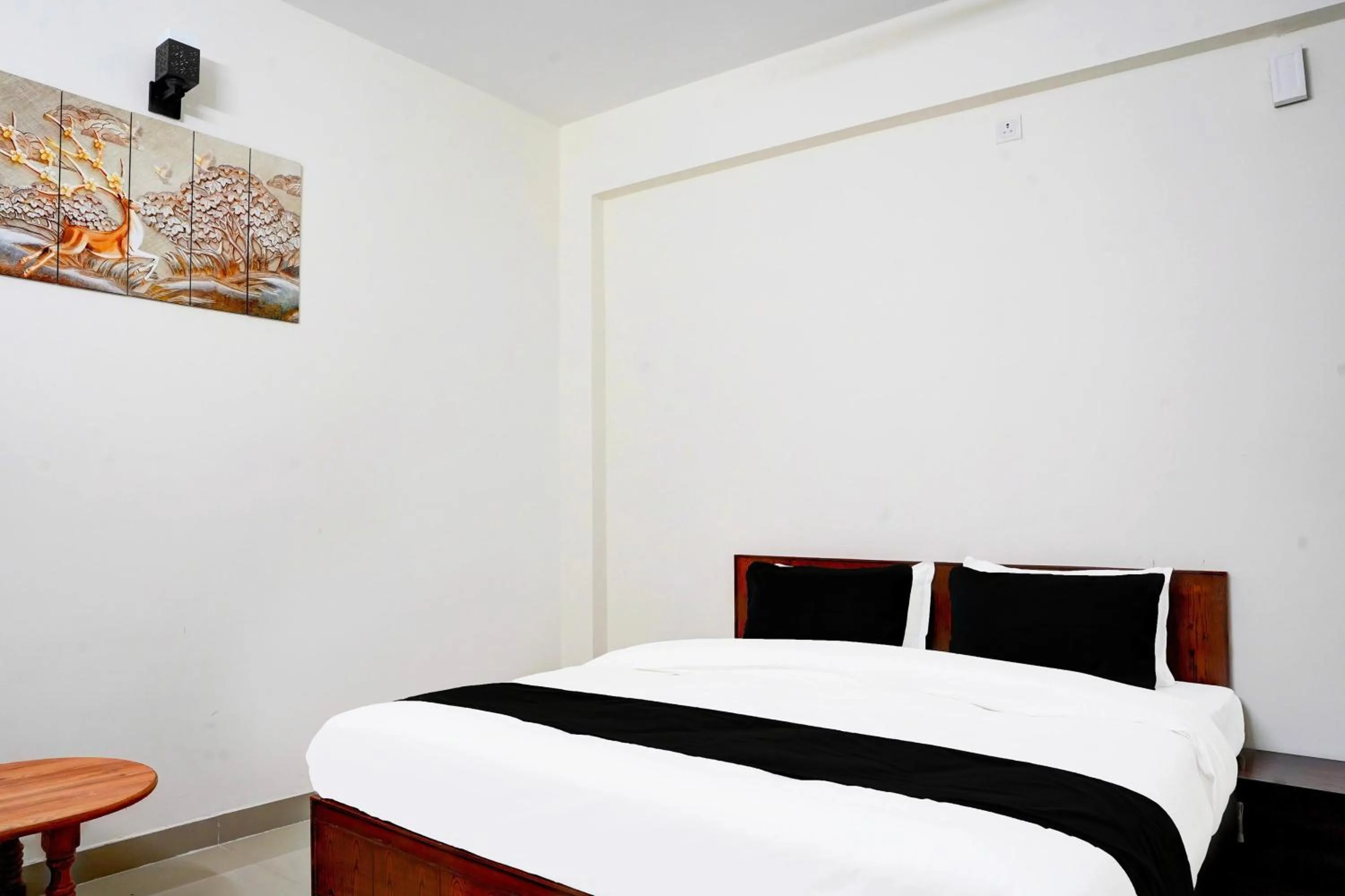 Bedroom, Bed in Super Hotel O MAZENTA PALACE