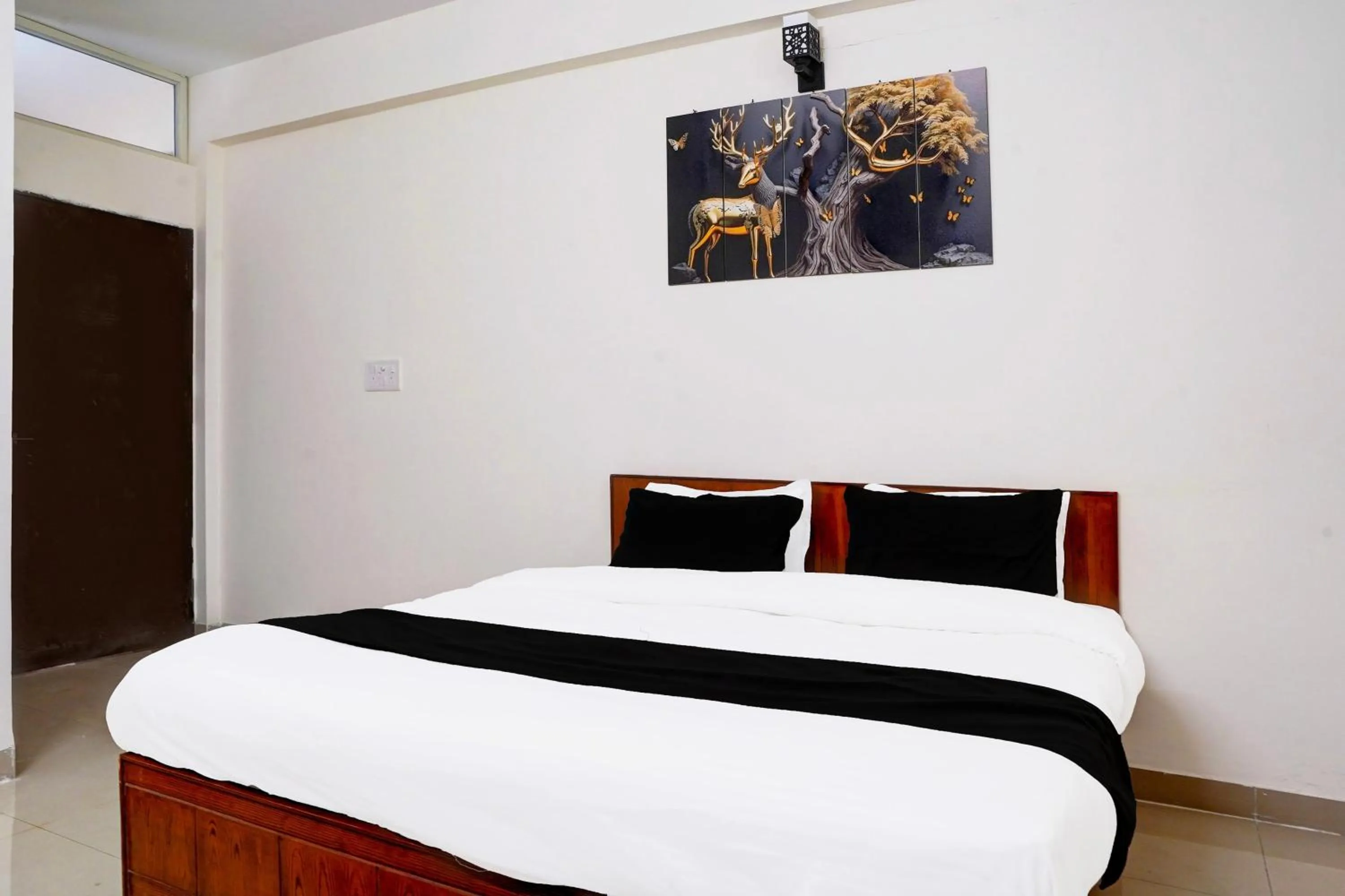 Bedroom, Bed in Super Hotel O MAZENTA PALACE