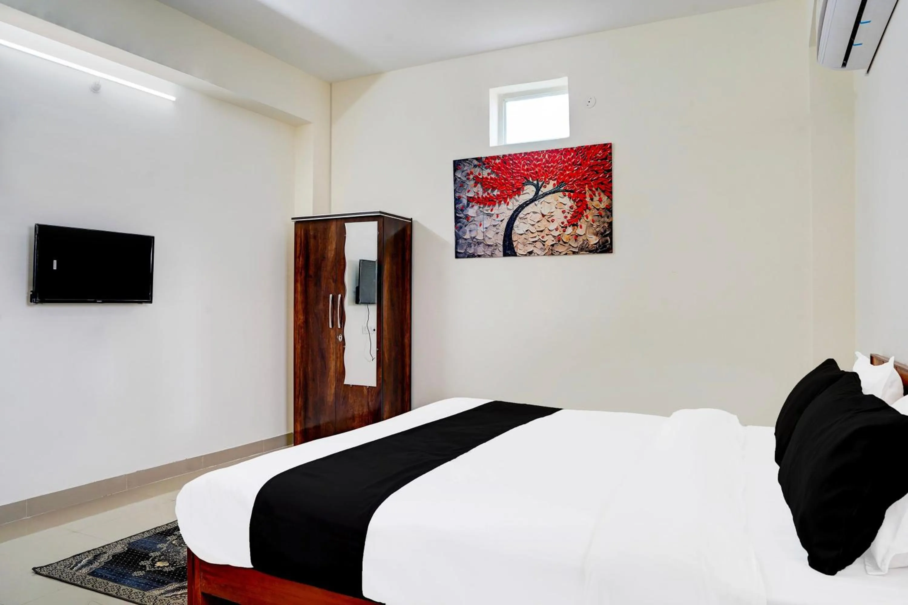 Bedroom, Bed in Super Hotel O MAZENTA PALACE