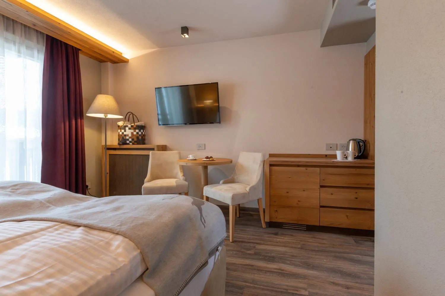 Photo of the whole room, Bed in Mont Chalet Nevada - Hotel & Spa